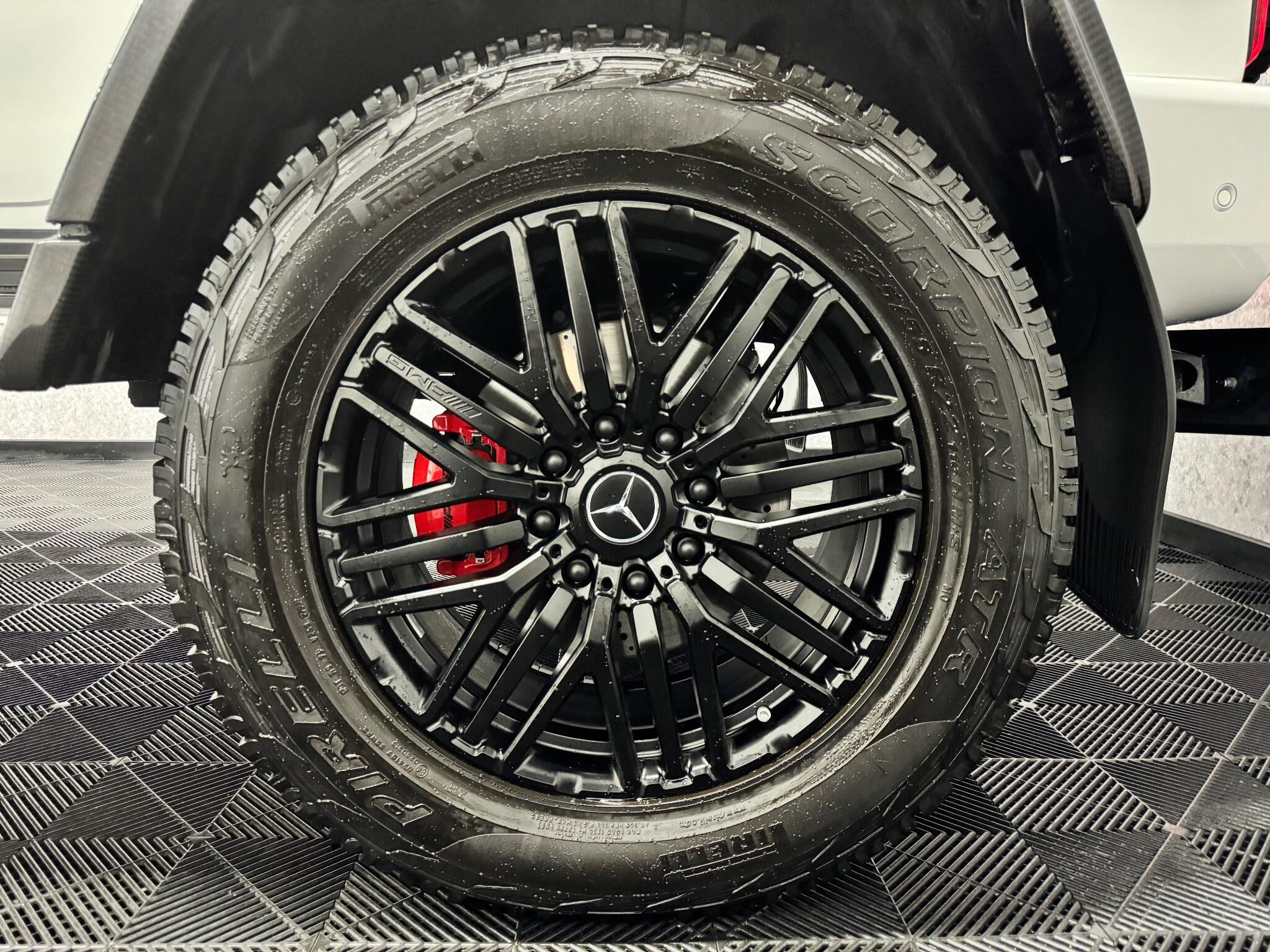 Mercedes-Benz G-Class view 32
