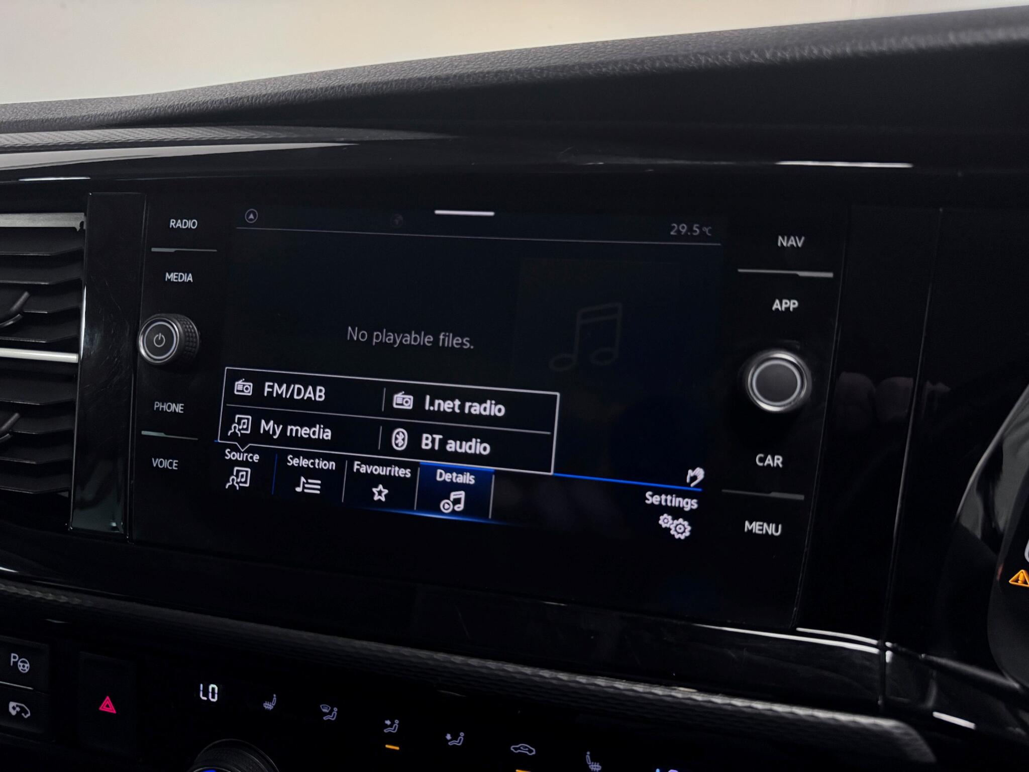 Volkswagen Caravelle view 44
