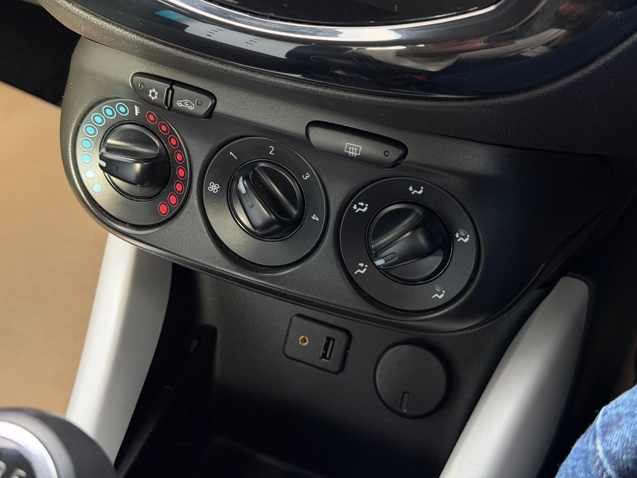 2015 Vauxhall ADAM image 23