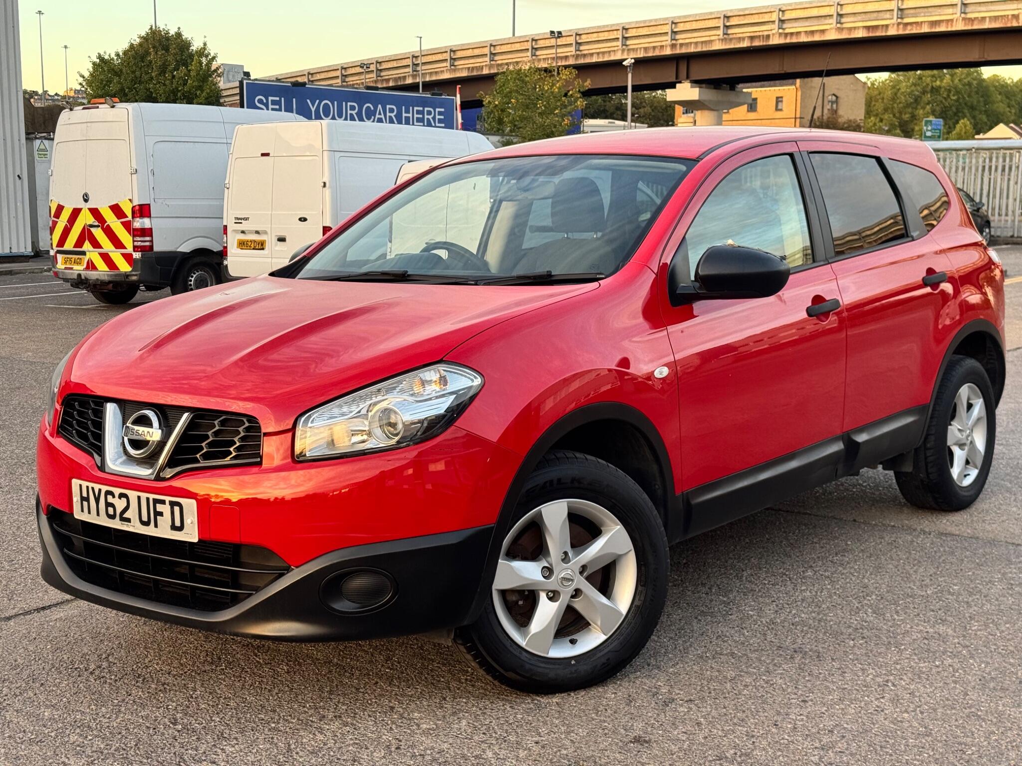 Nissan Qashqai+2 view 3