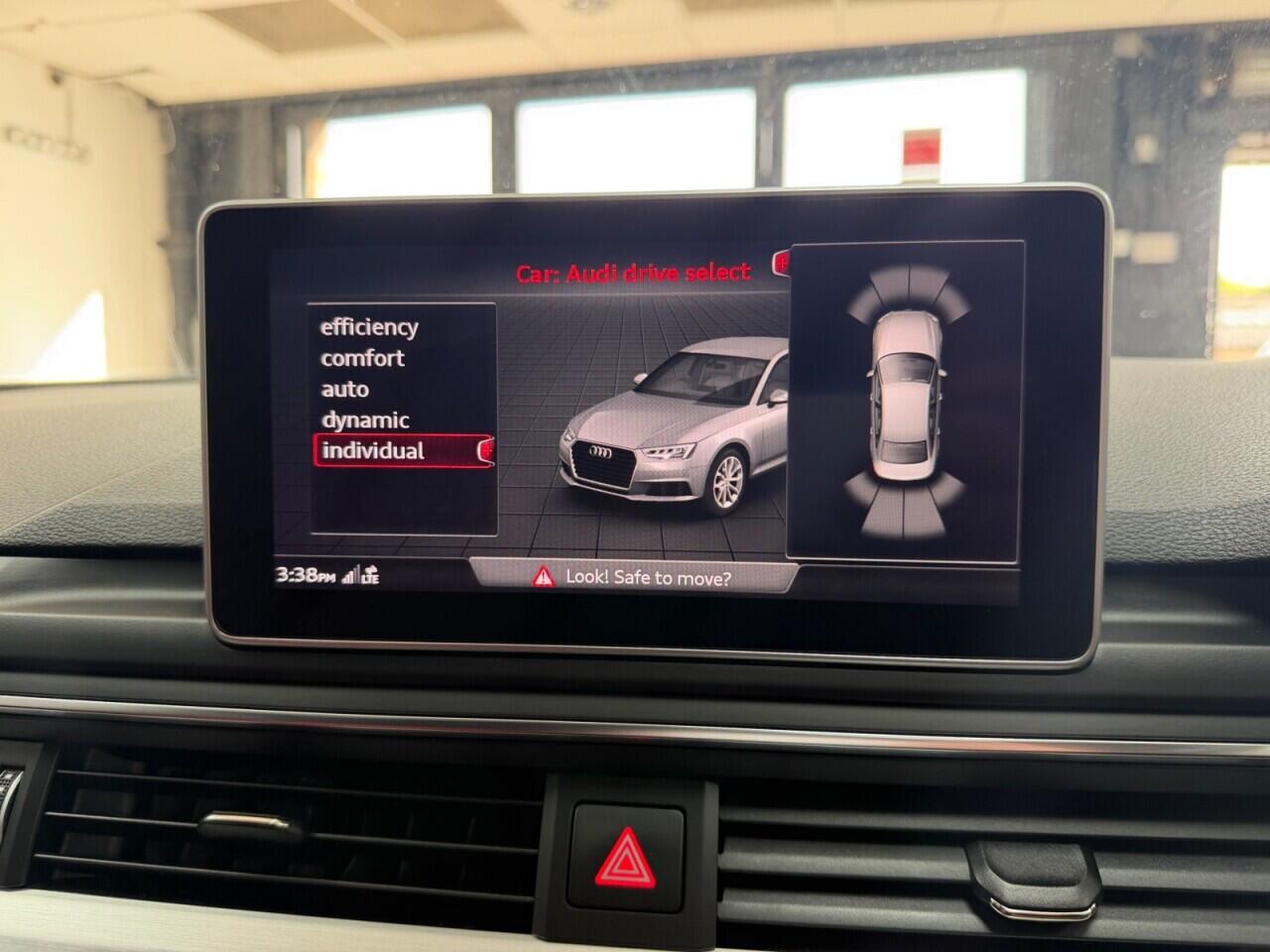 Audi S4 view 32