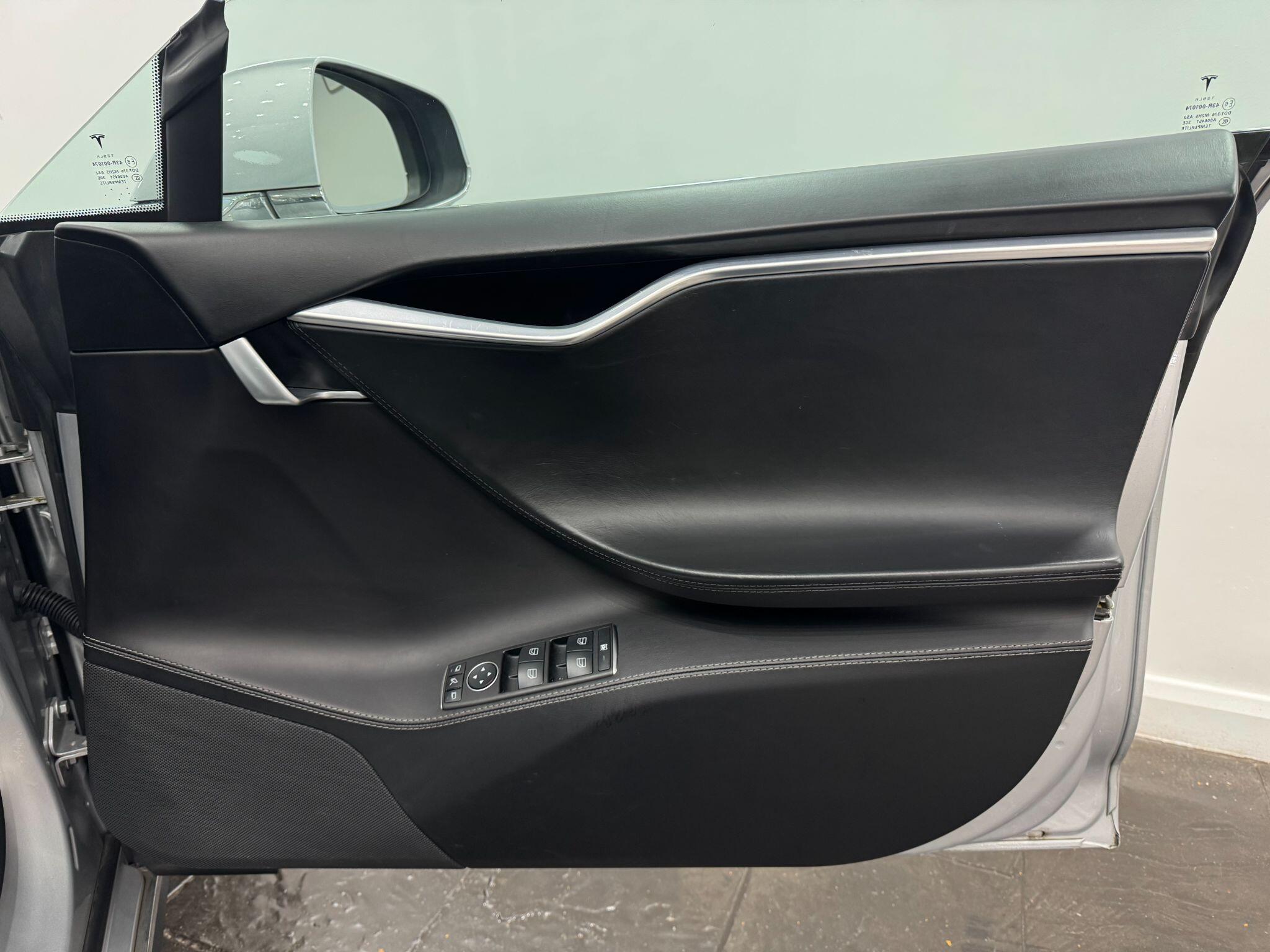 Tesla Model S view 11