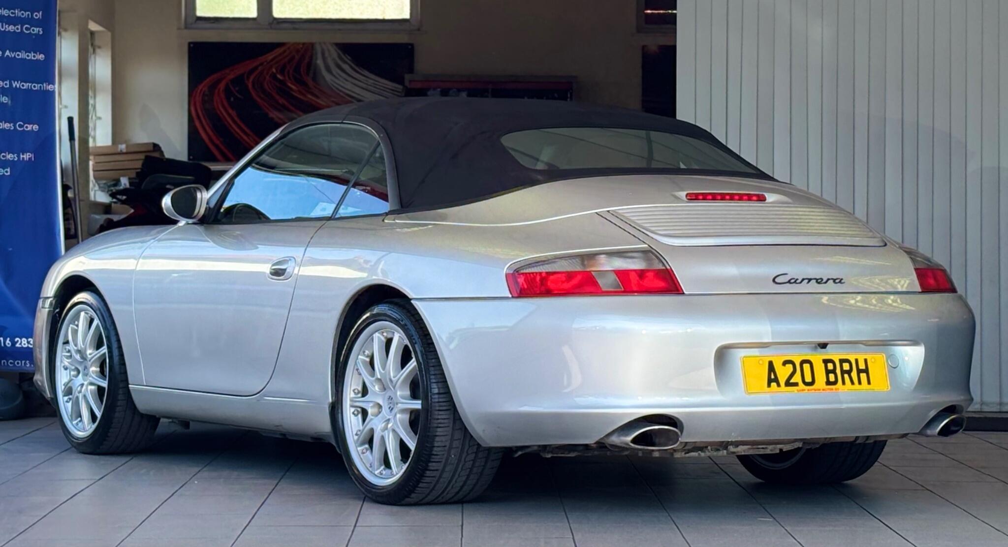 Porsche 911 view 11