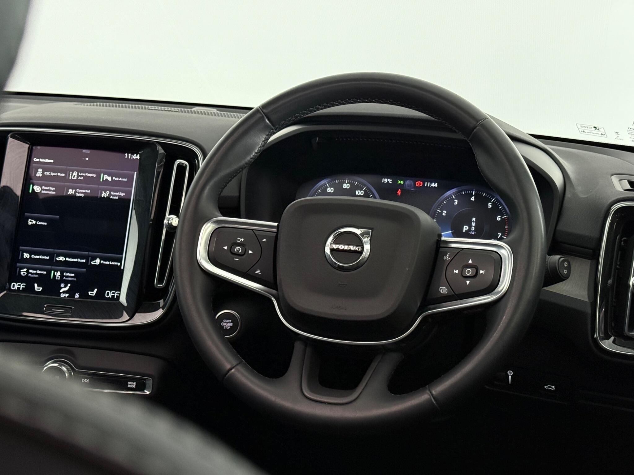 Volvo XC40 view 14