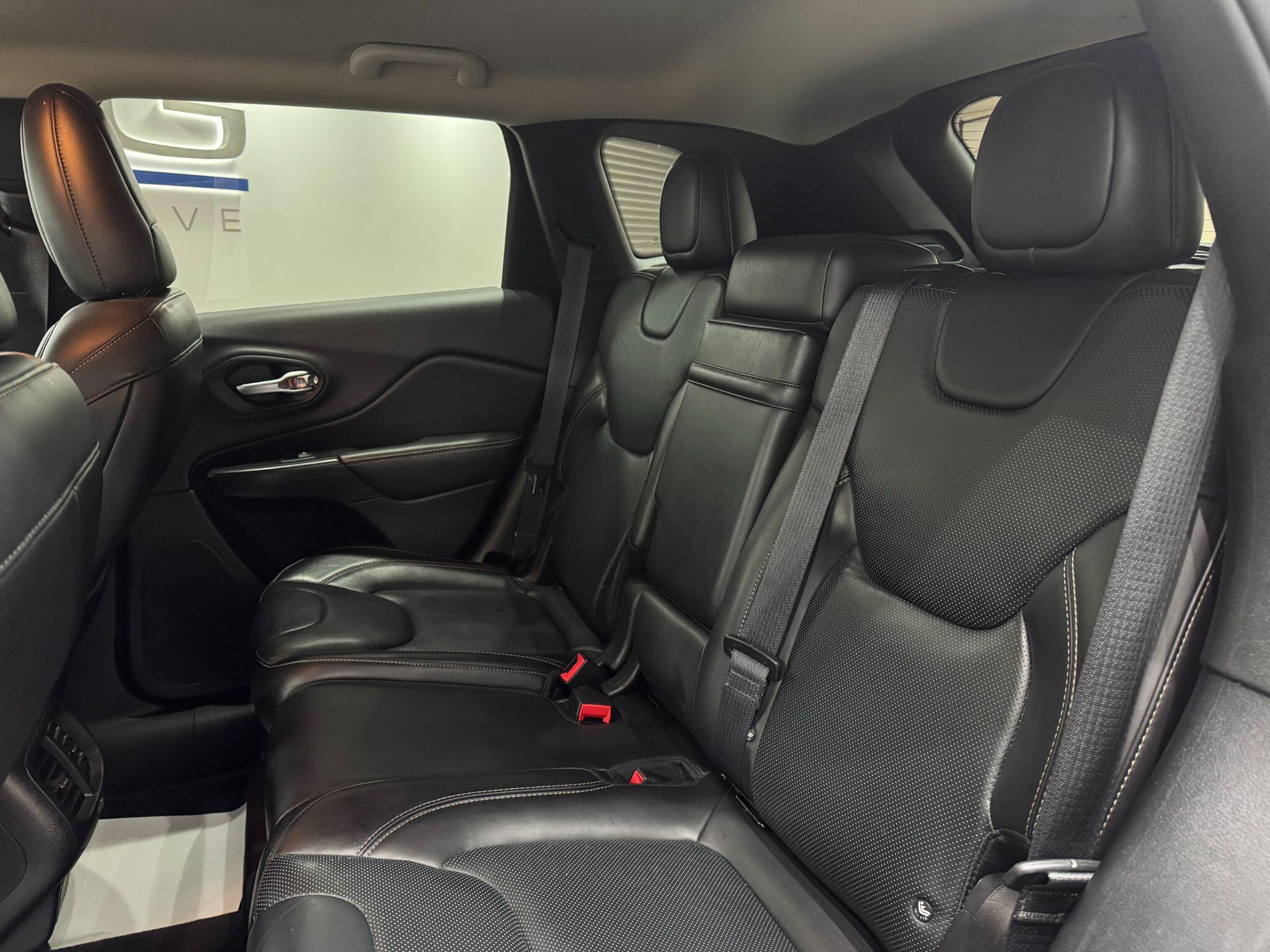 Jeep Cherokee view 52