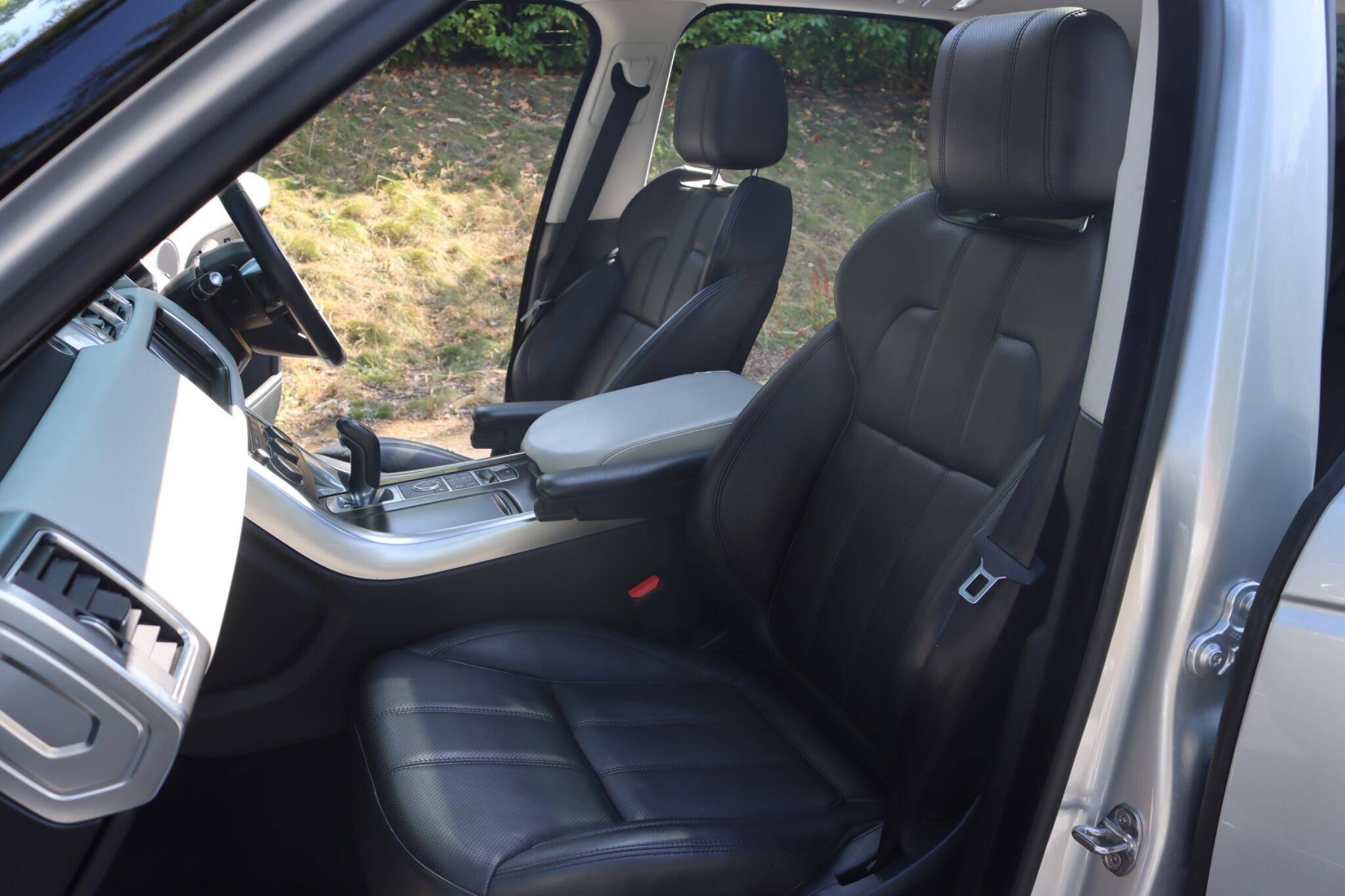 Land Rover Range Rover Sport view 3