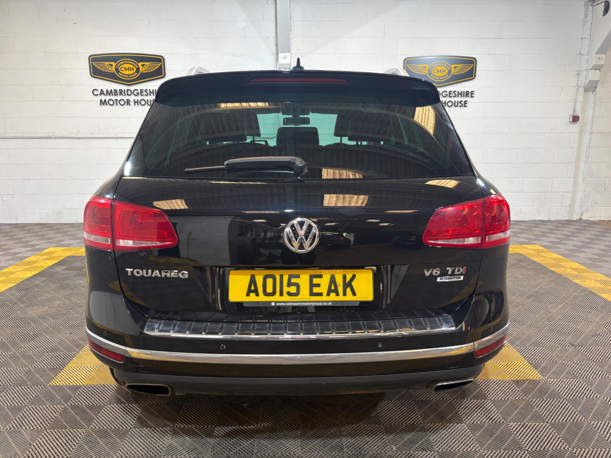 Volkswagen Touareg view 9