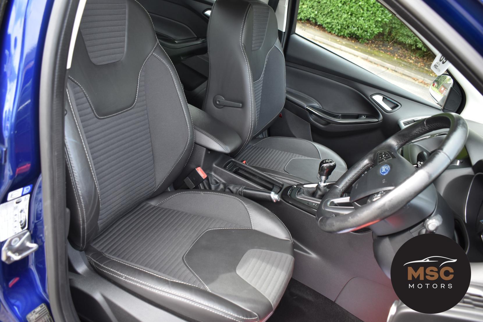 Ford Focus view 27