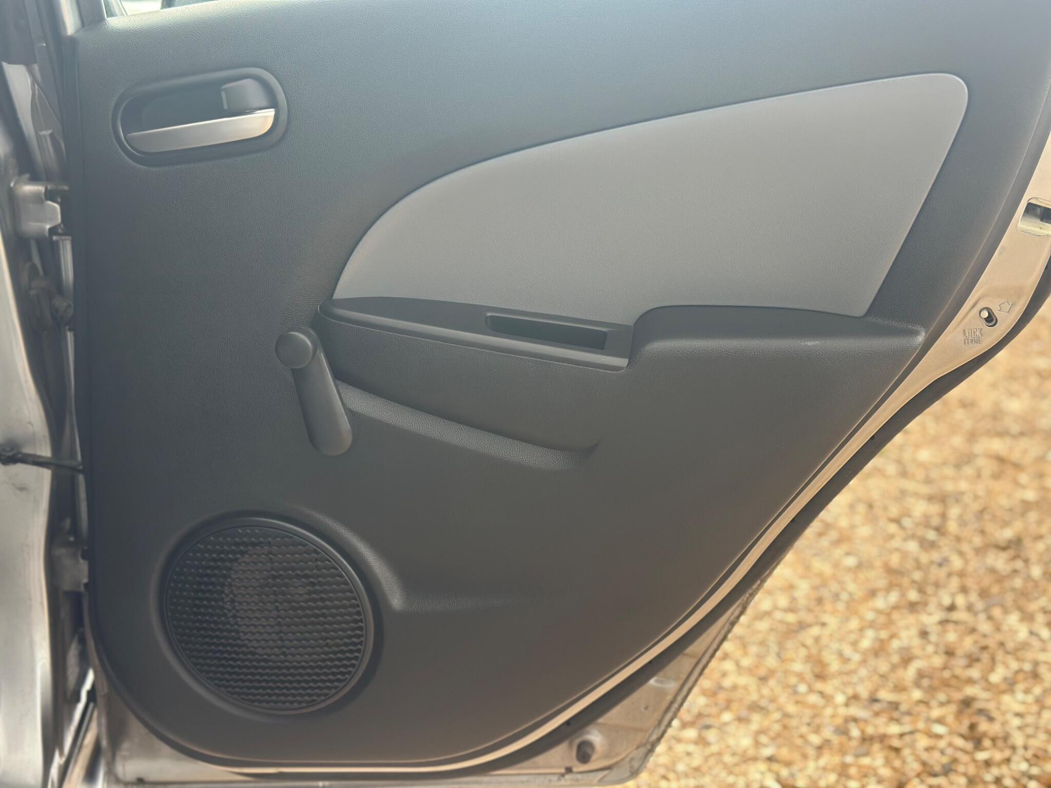Mazda Mazda2 view 52