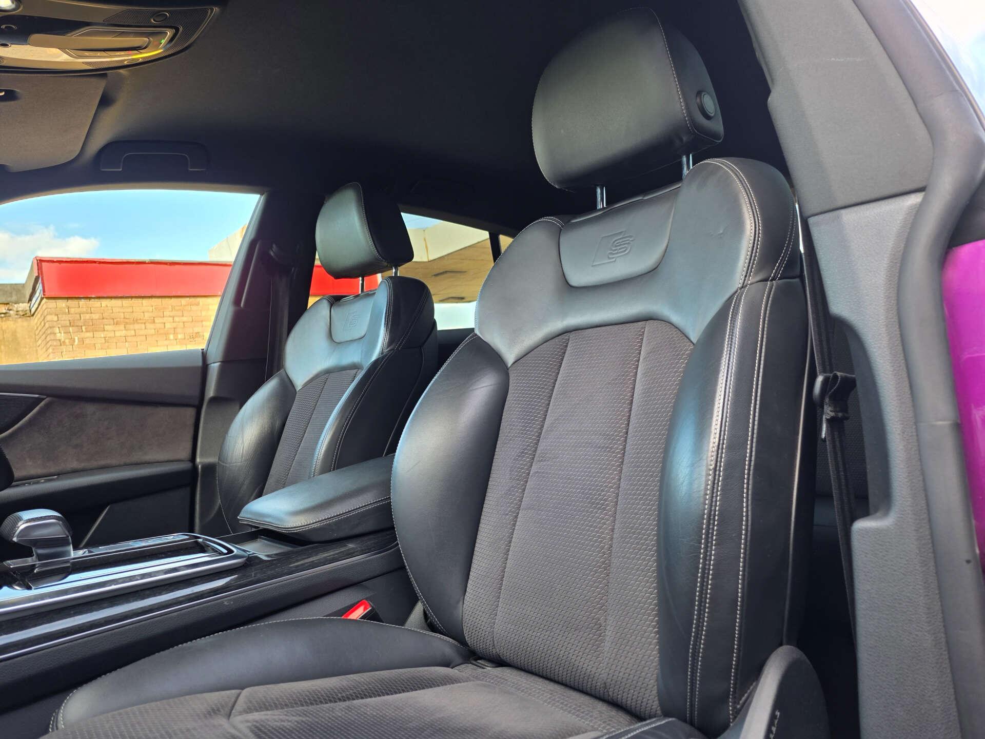 Audi Q8 view 21