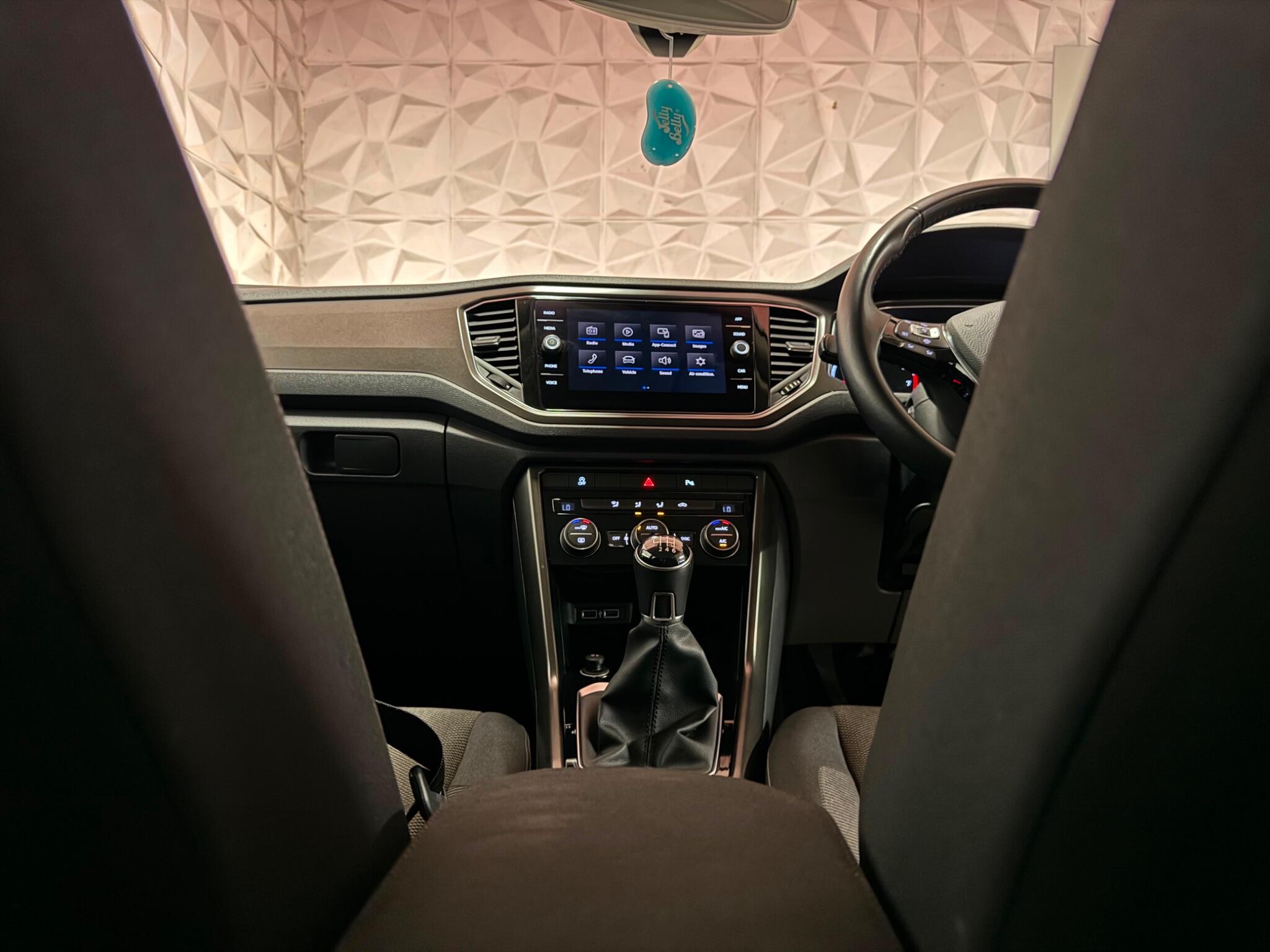 Volkswagen T-Roc view 21