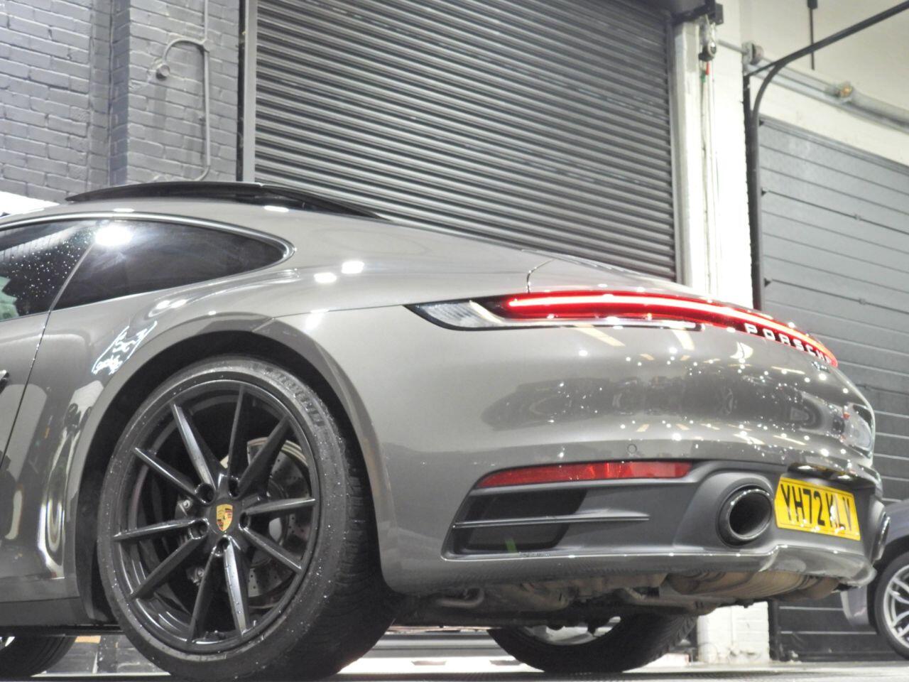 Porsche 911 view 10