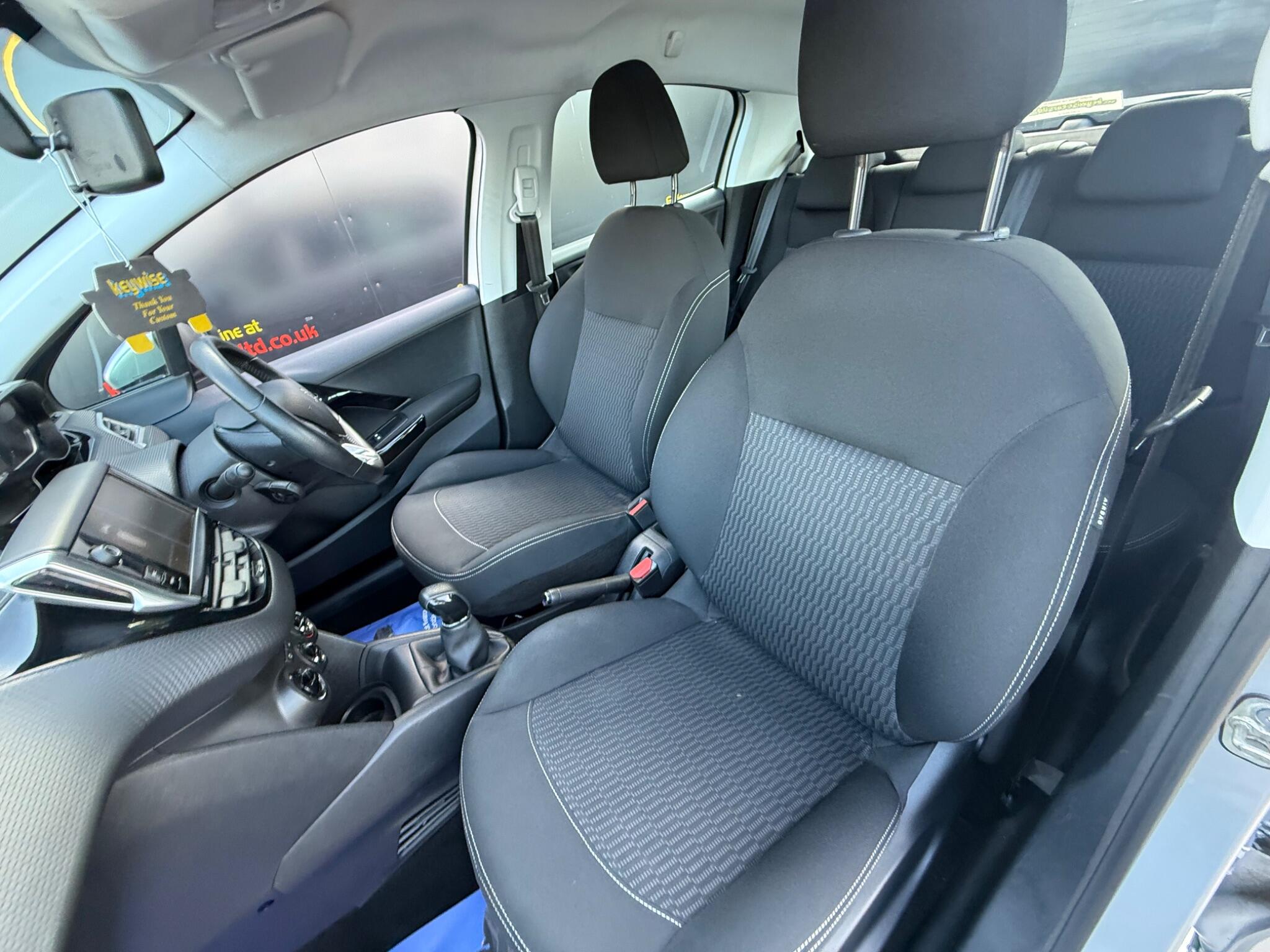 Peugeot 208 view 23