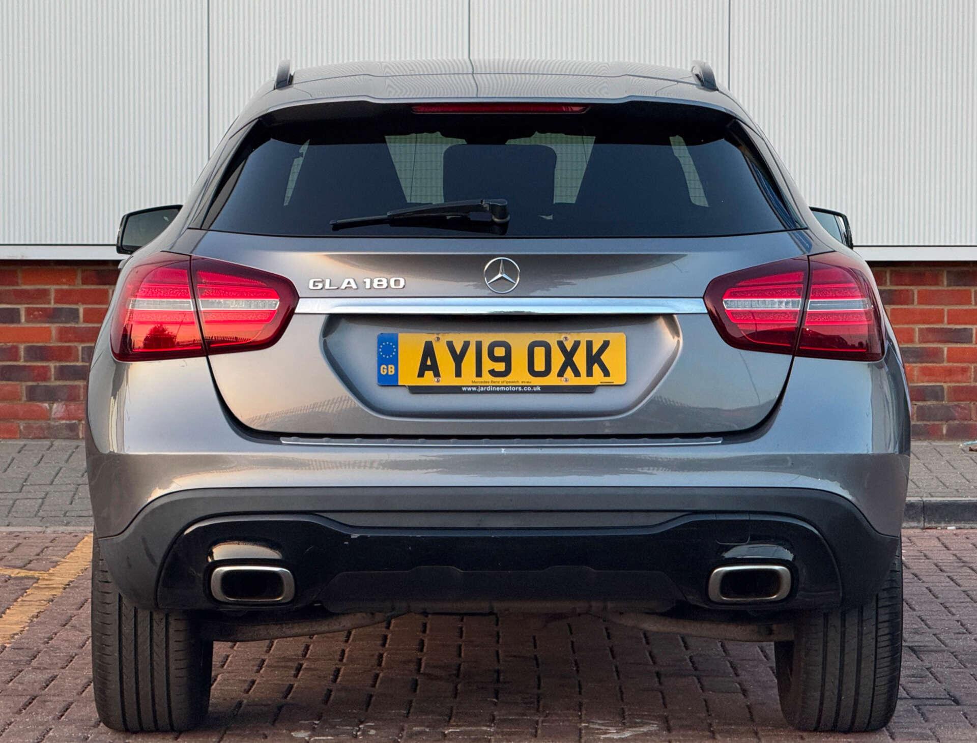 Mercedes-Benz Gla view 11