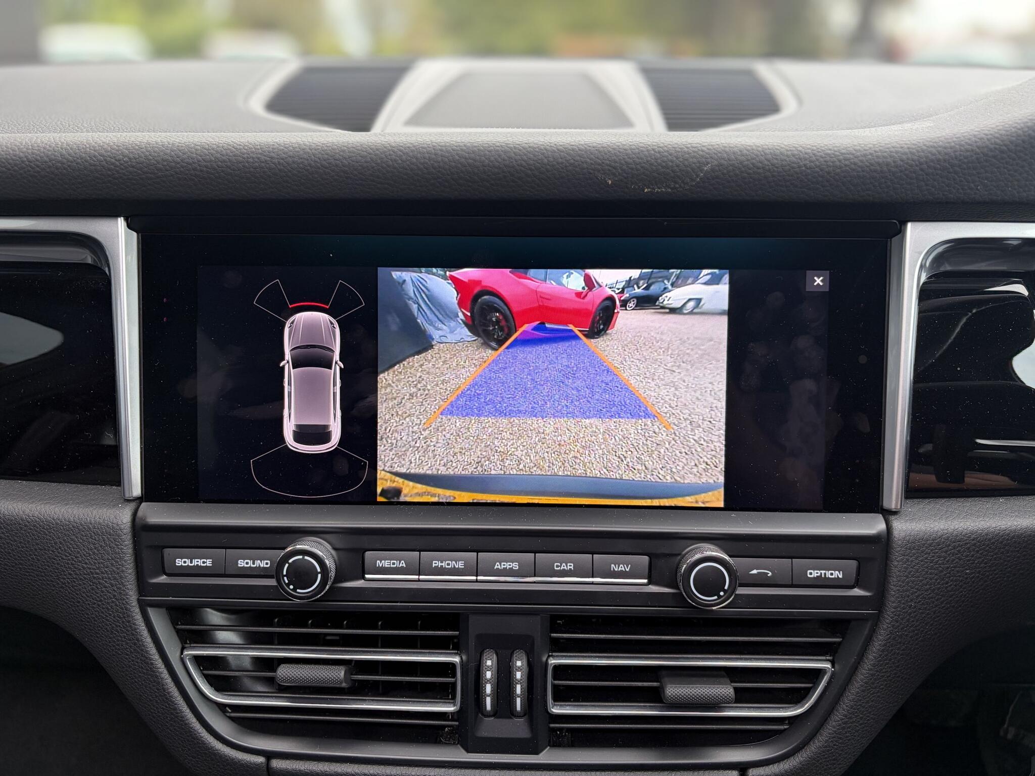 Porsche Macan view 14