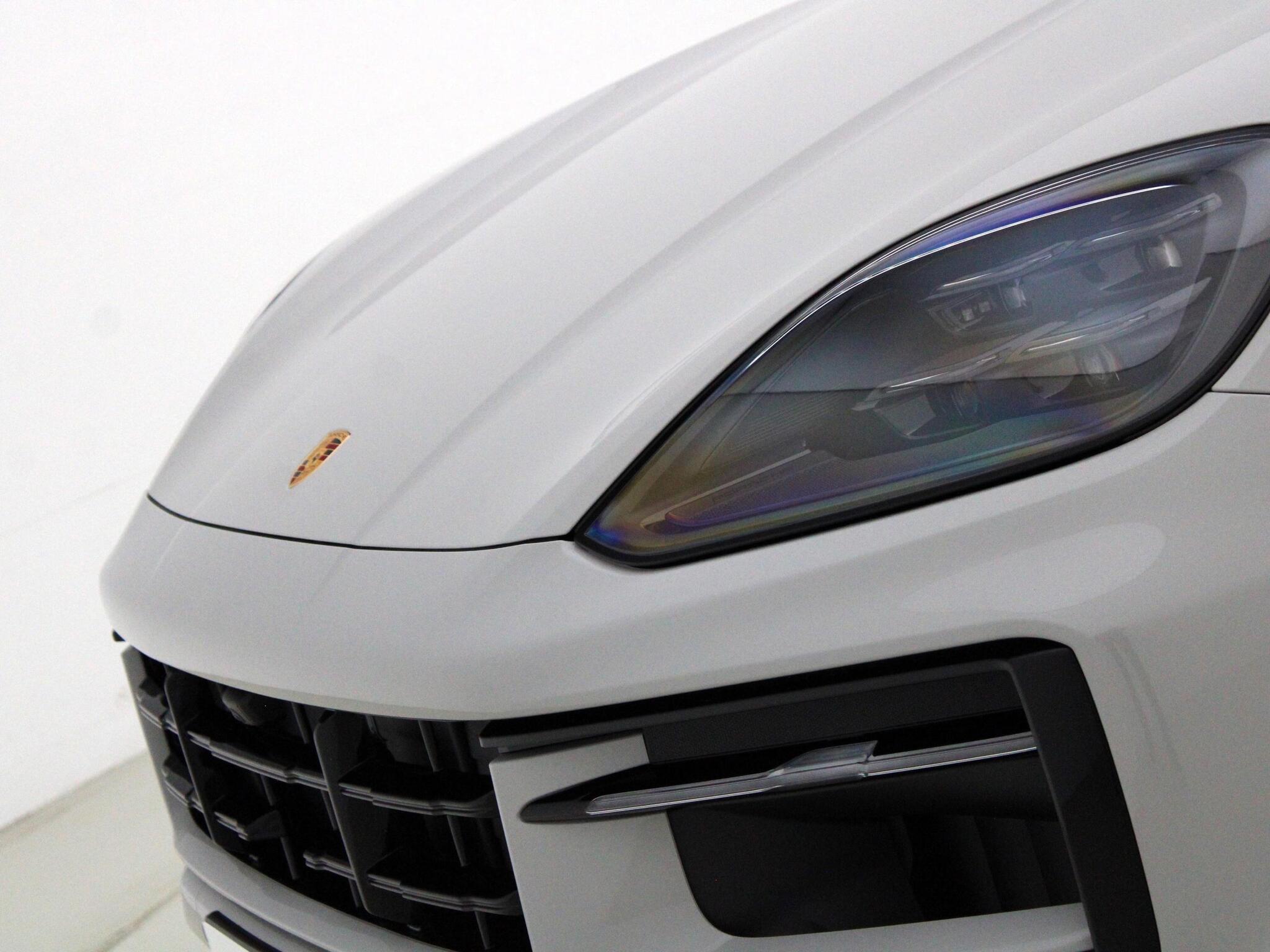 Porsche Cayenne view 39