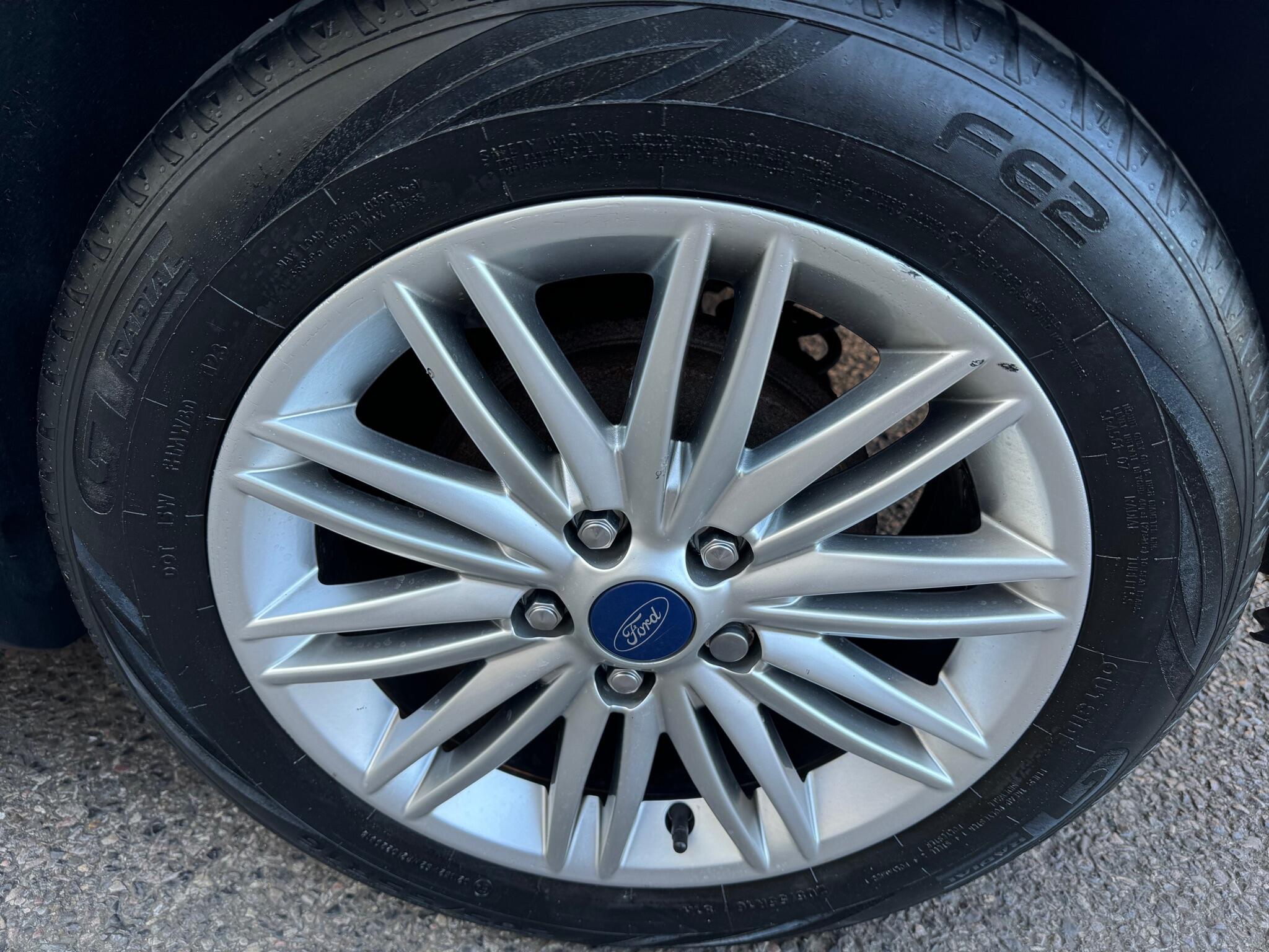 Ford Focus view 27