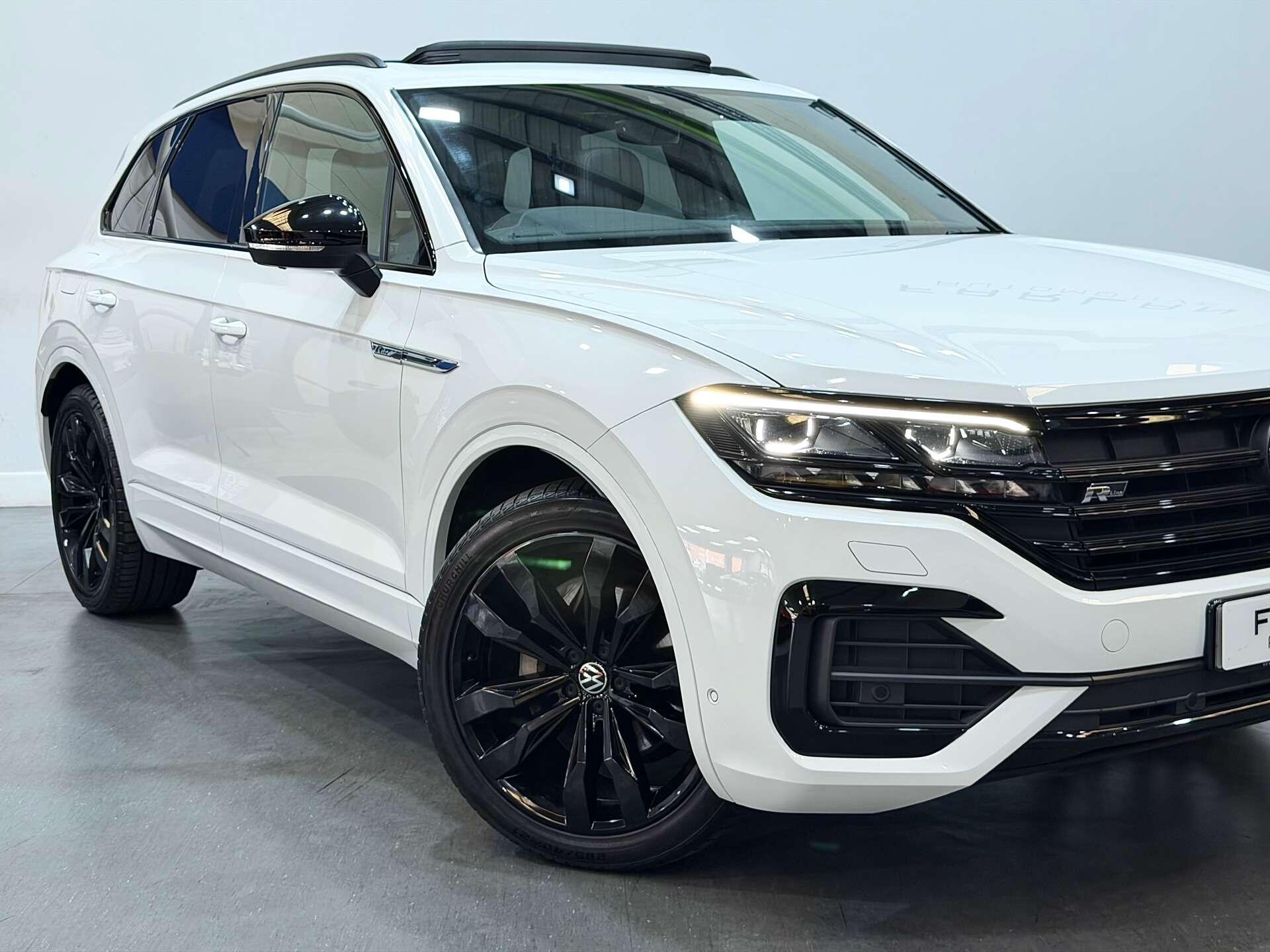 Volkswagen Touareg view 9