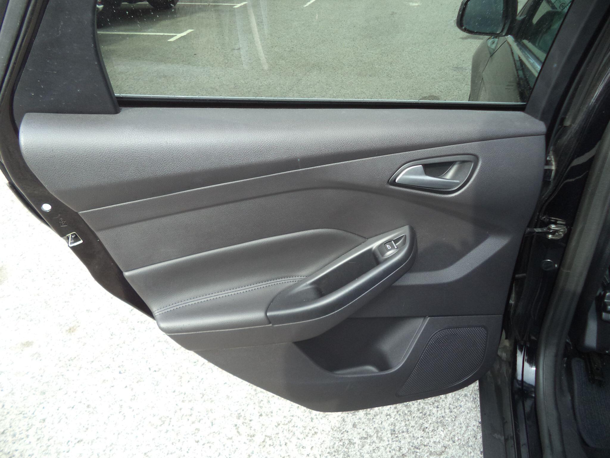 Ford Focus view 26