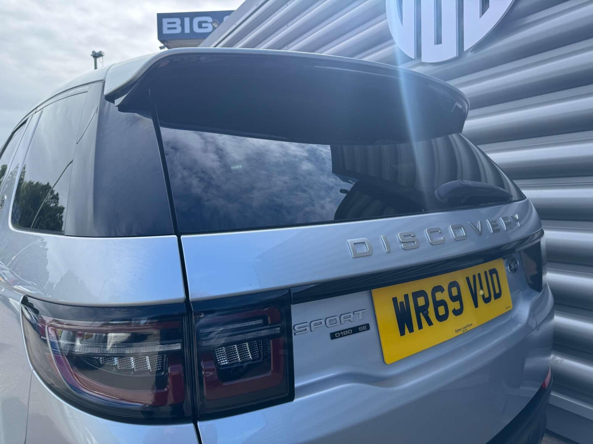 Land Rover Discovery Sport view 12