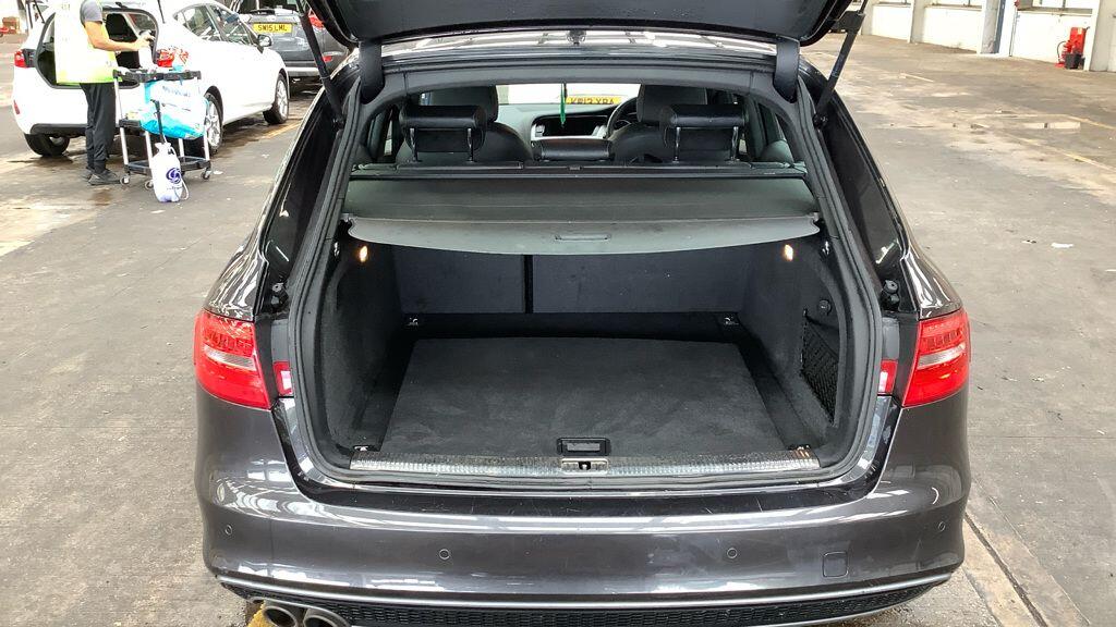 Audi A4 view 11