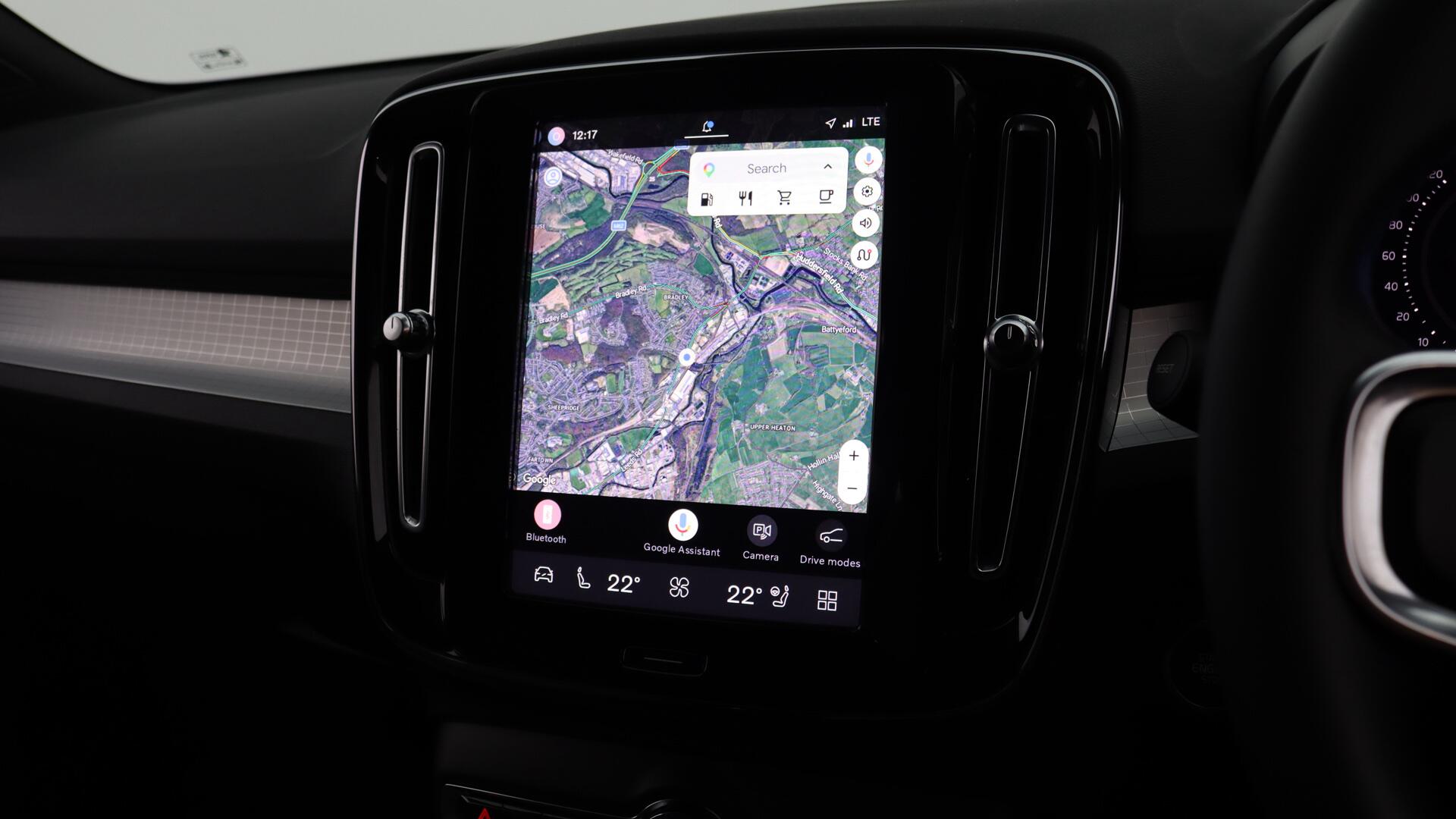Volvo XC40 view 16