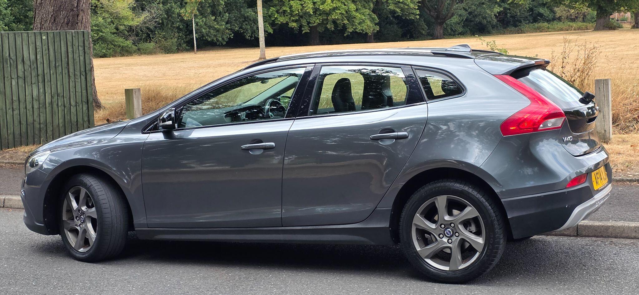 Volvo V40 Cross Country view 23