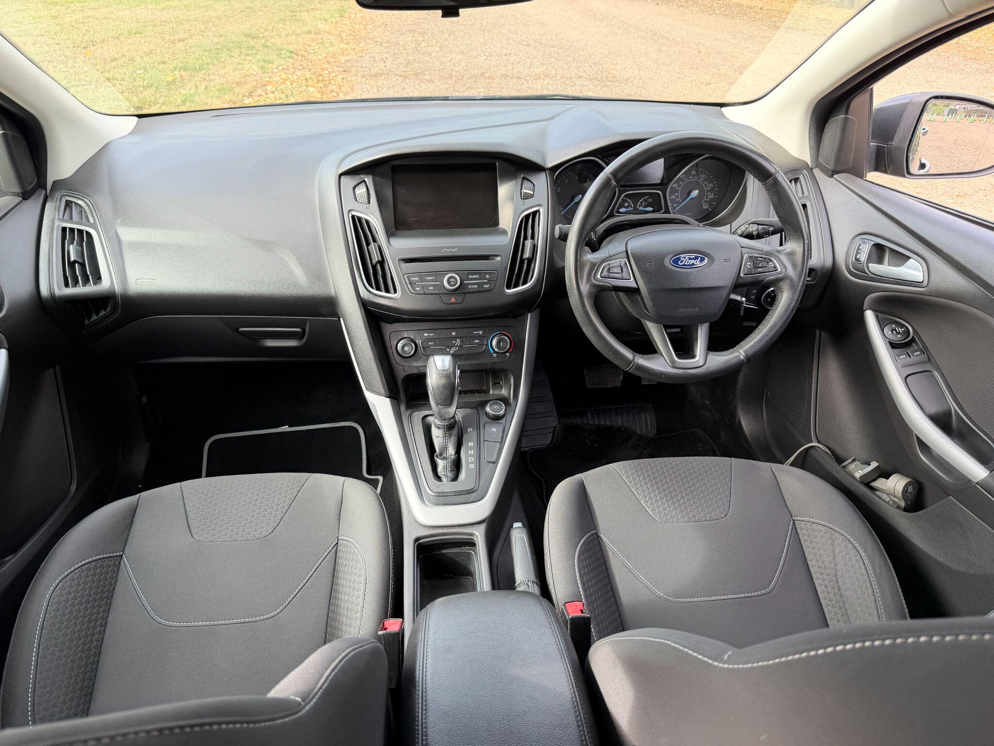 Ford Focus view 26