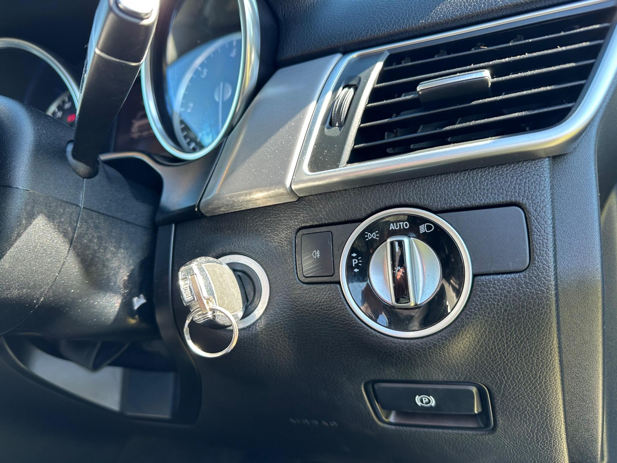Mercedes-Benz M Class view 18