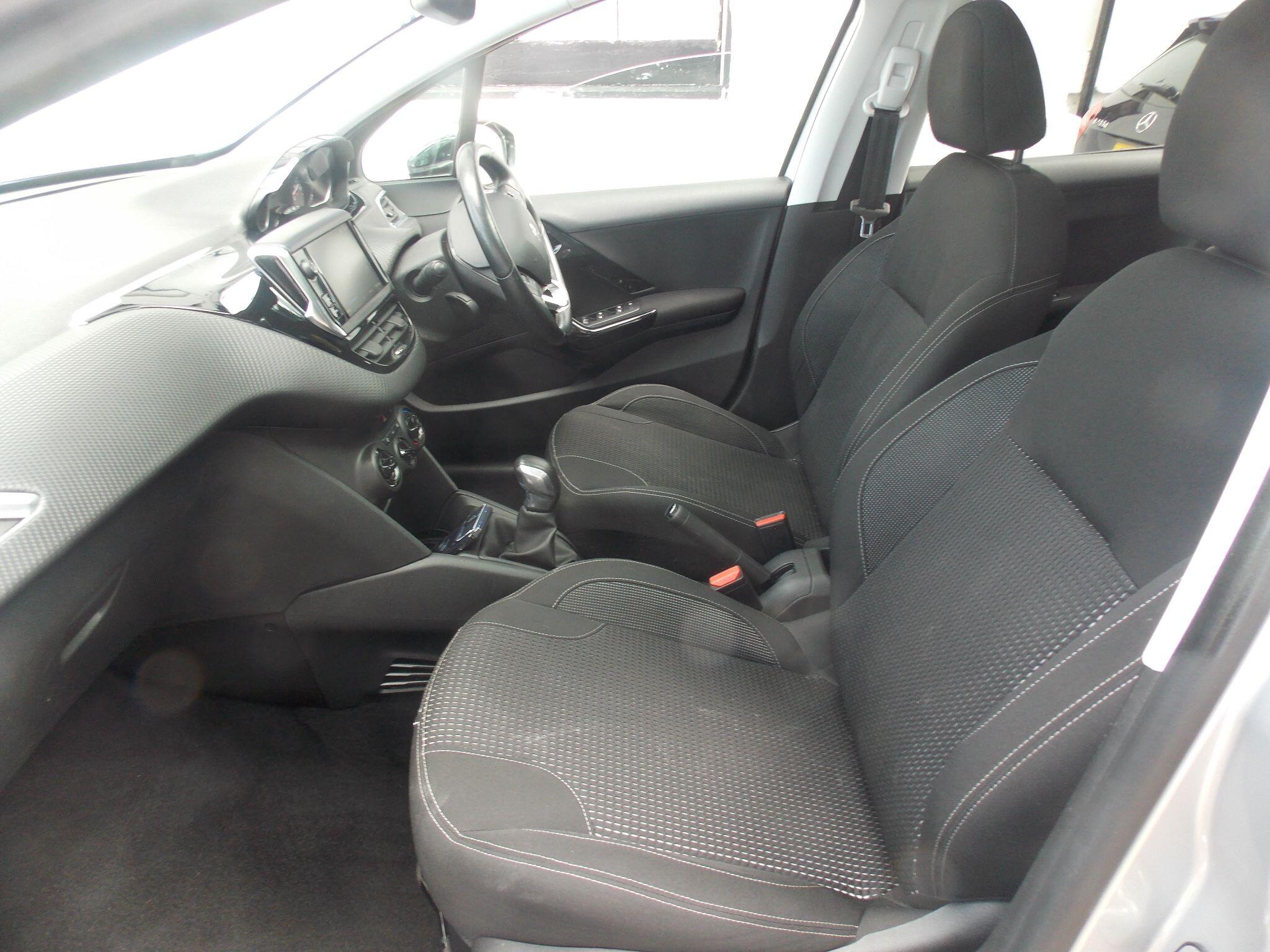 Peugeot 208 view 22