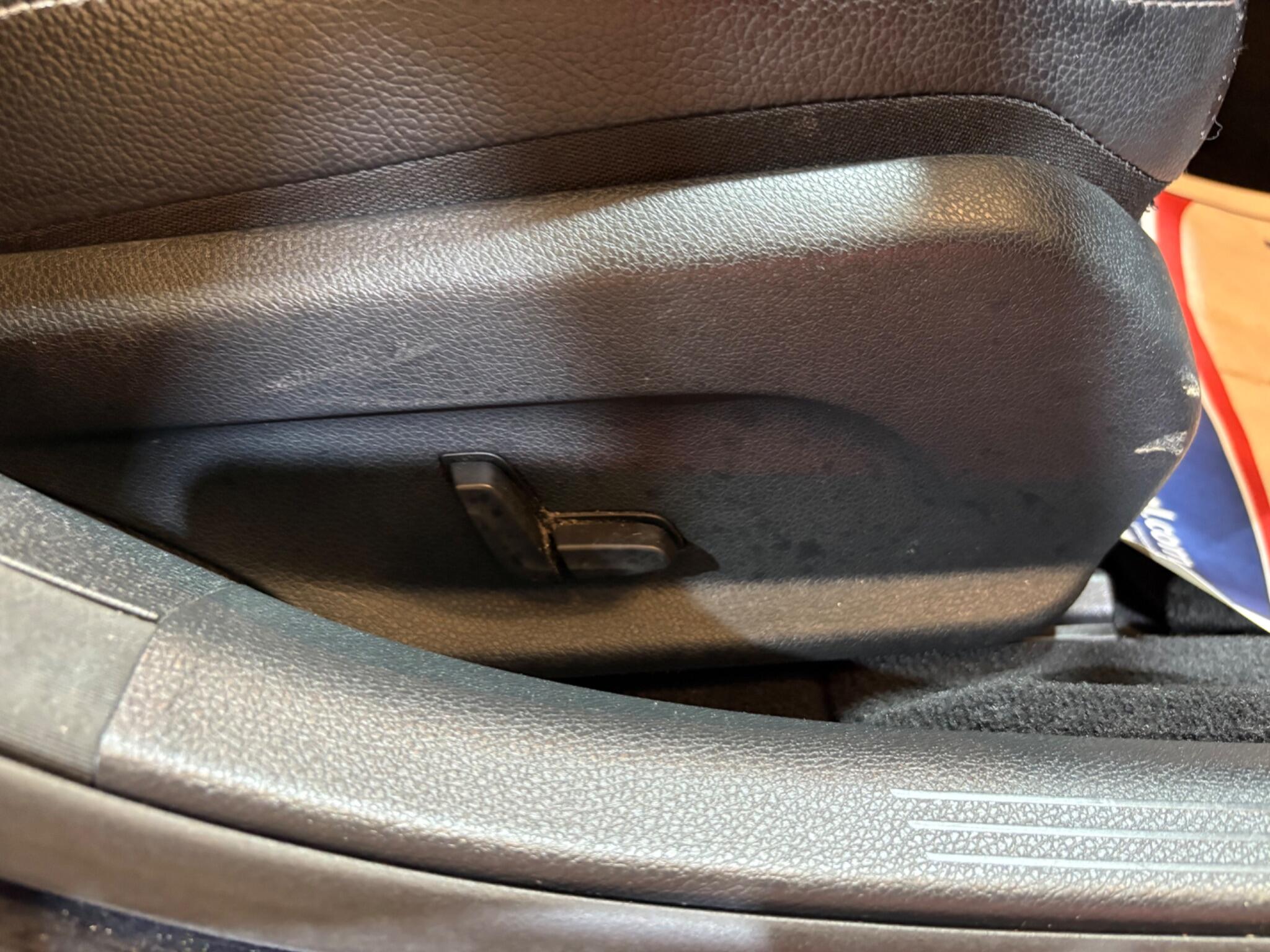 Mercedes-Benz C Class view 70