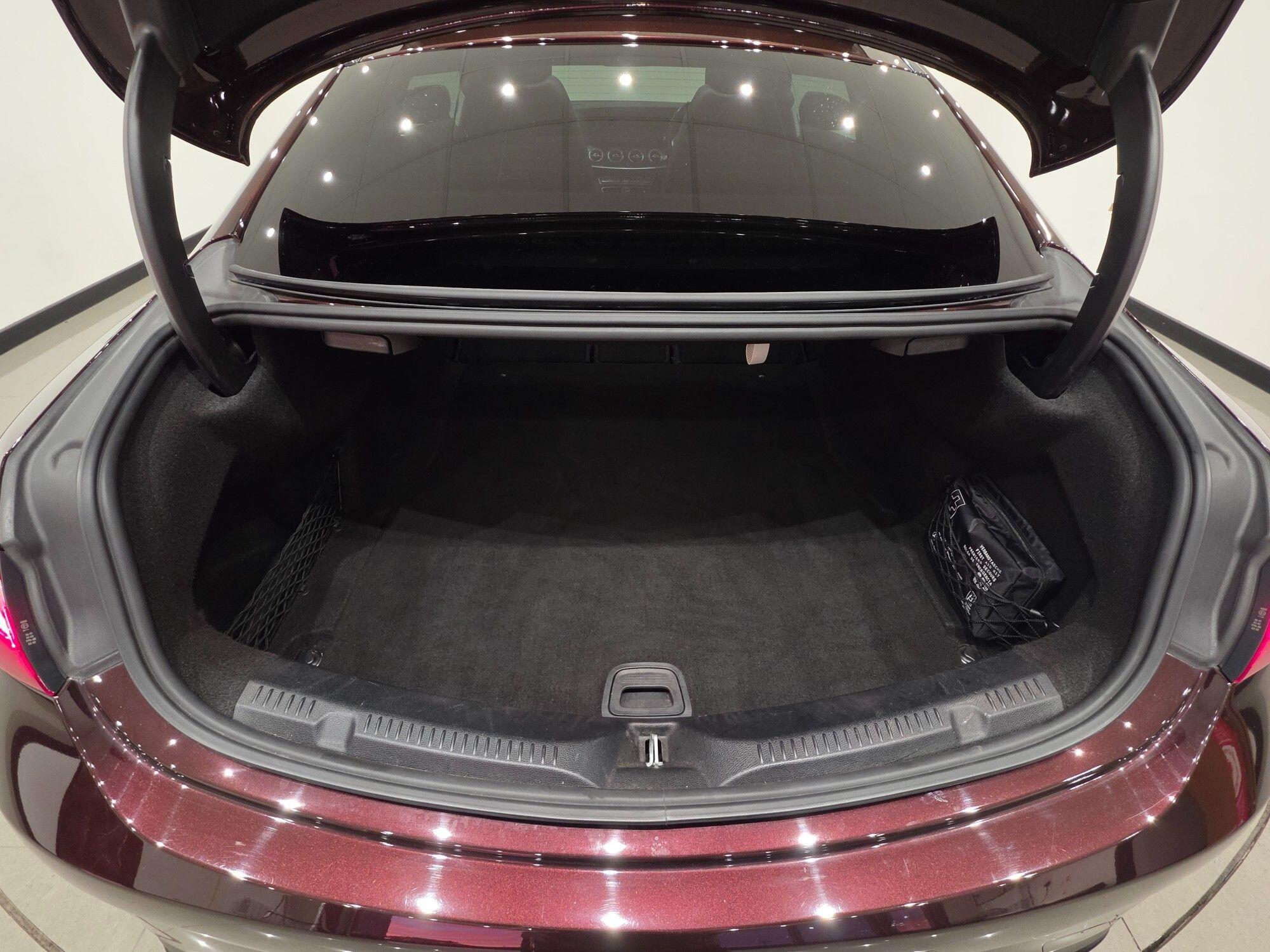 Mercedes-Benz E-Class view 49