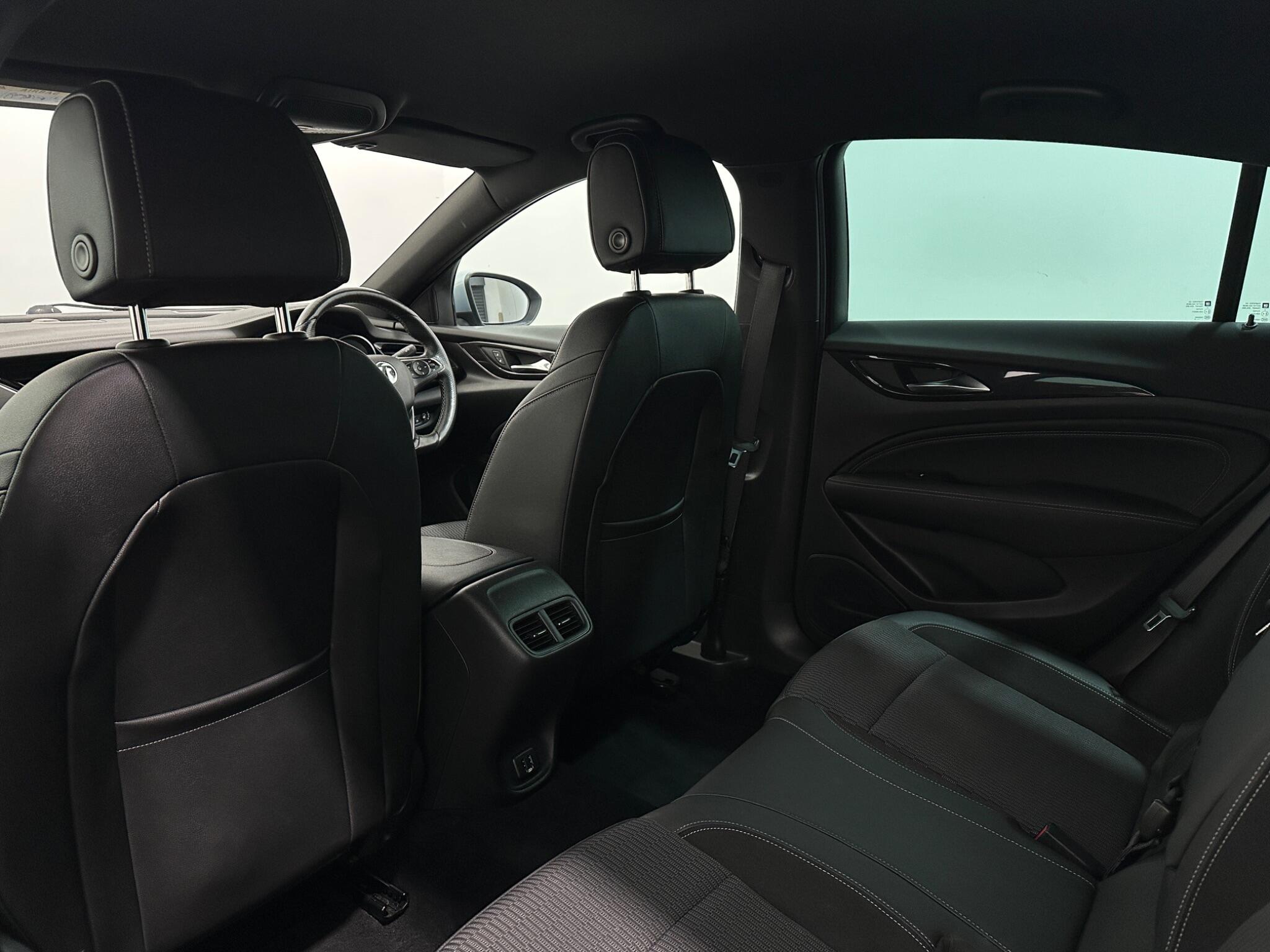 Vauxhall Insignia view 34