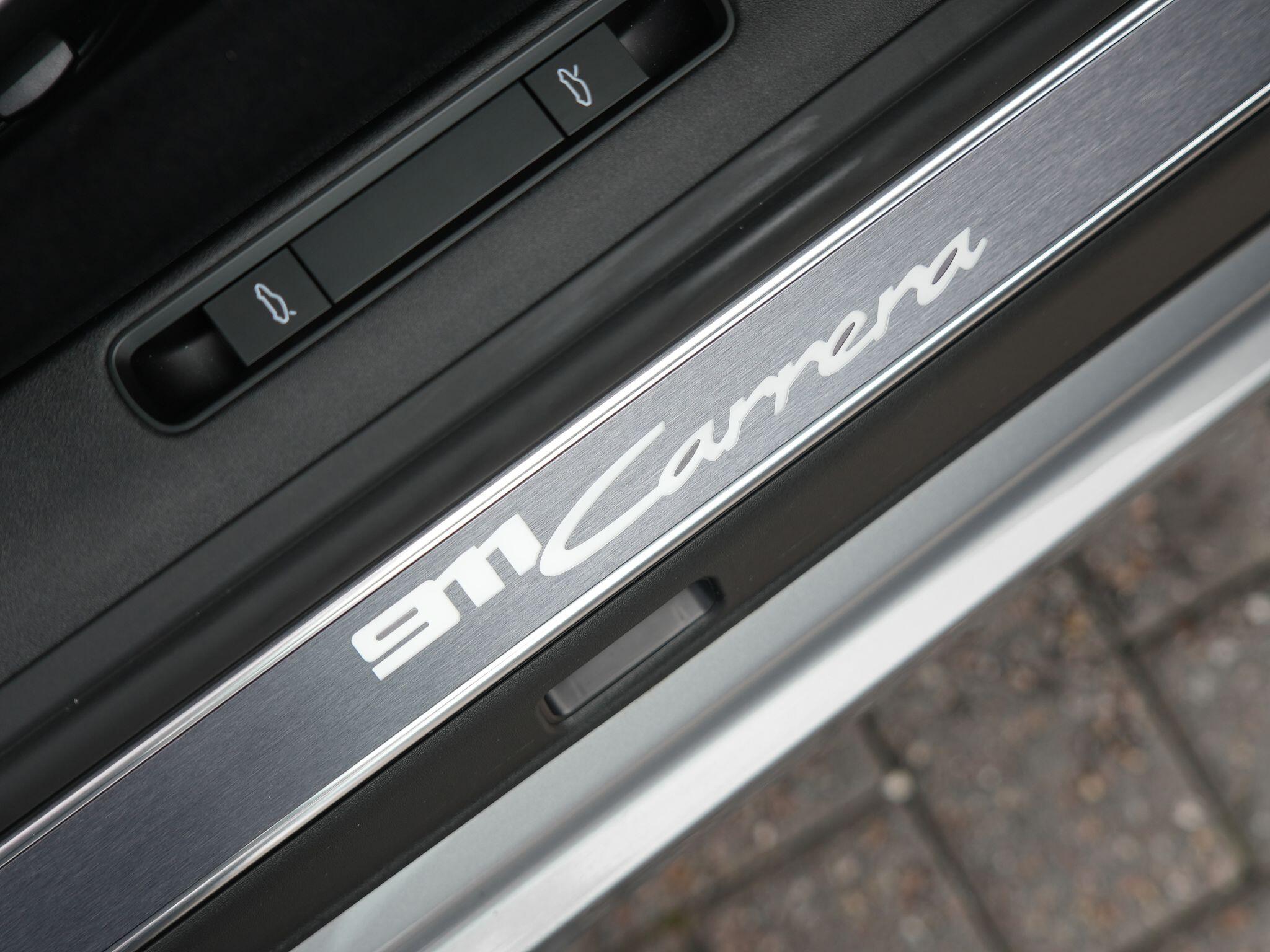 Porsche 911 view 31