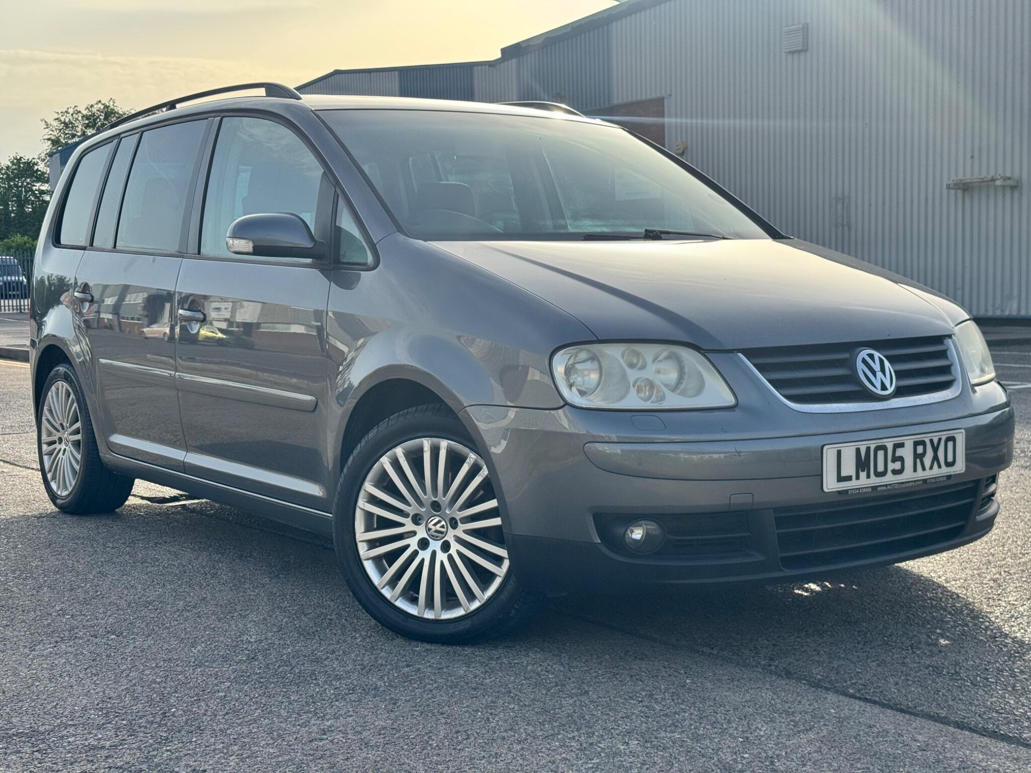 Volkswagen Touran view 5