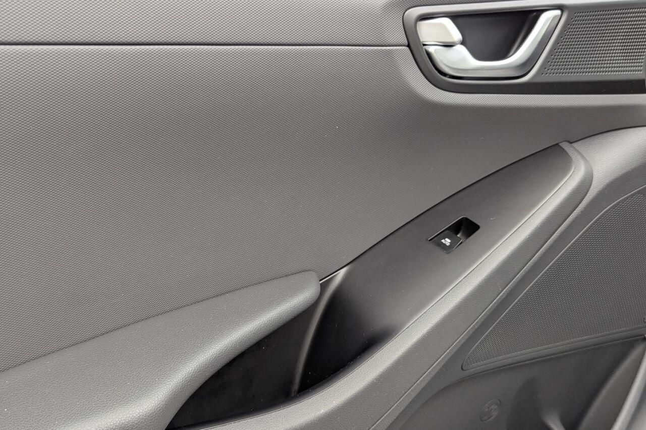 Hyundai IONIQ view 27