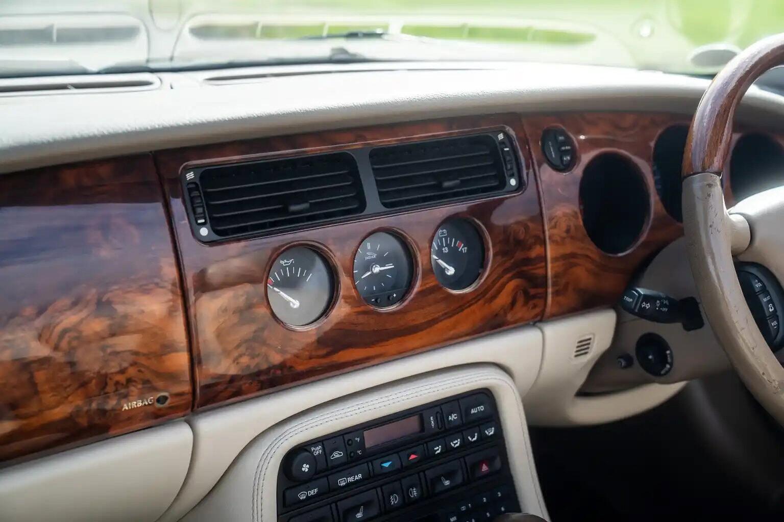 Jaguar XKR view 37
