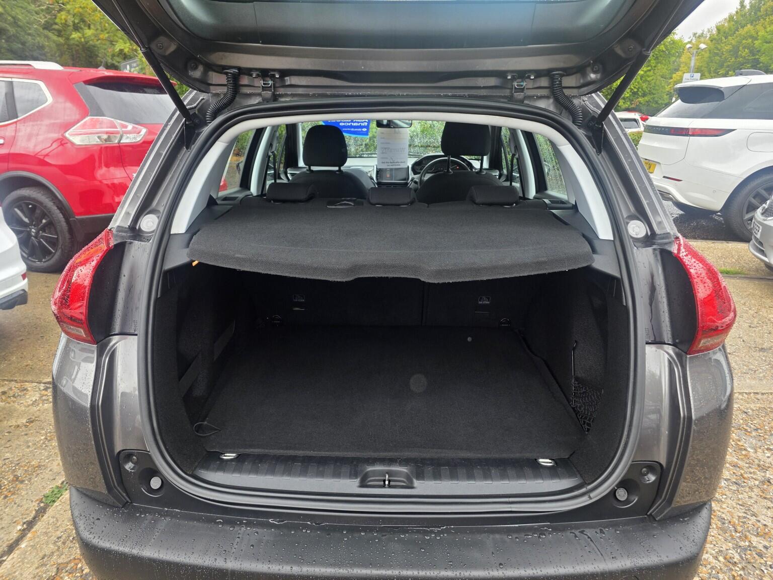 Peugeot 2008 view 18