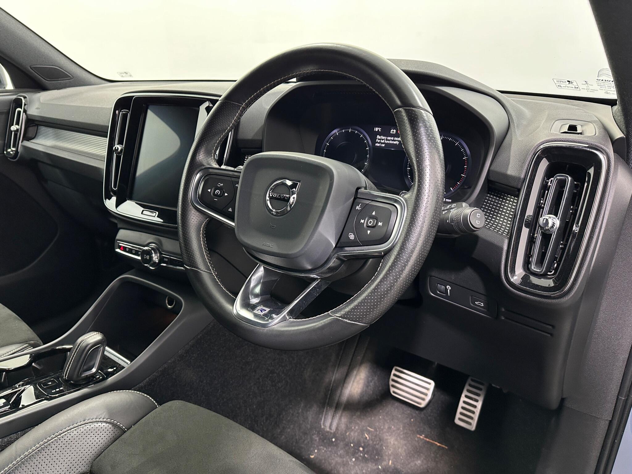 Volvo XC40 view 11