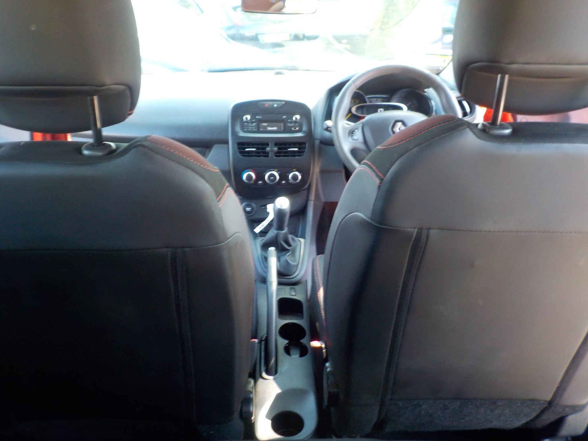 Renault Clio 0.9 TCe Play Euro 6 (s/s) 5dr