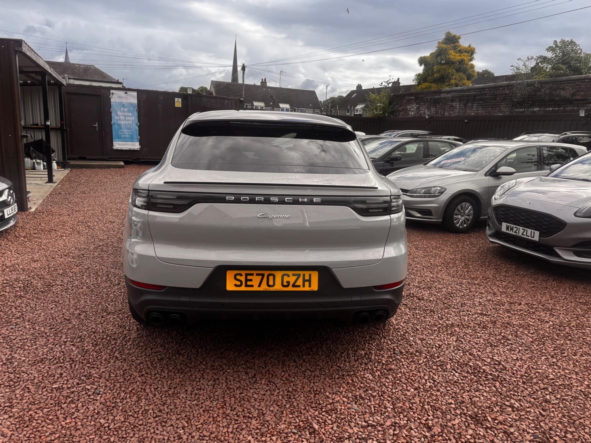 Porsche Cayenne view 8