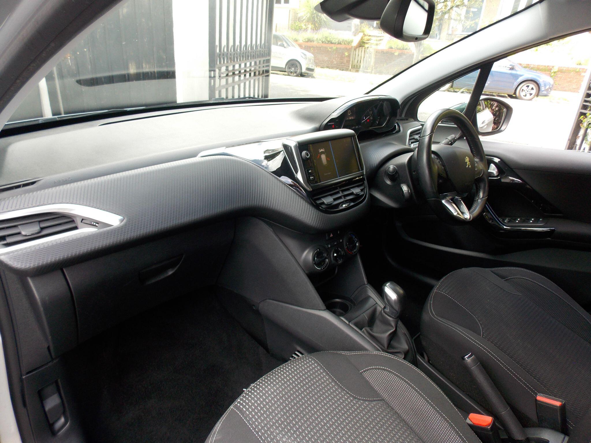 Peugeot 208 view 68