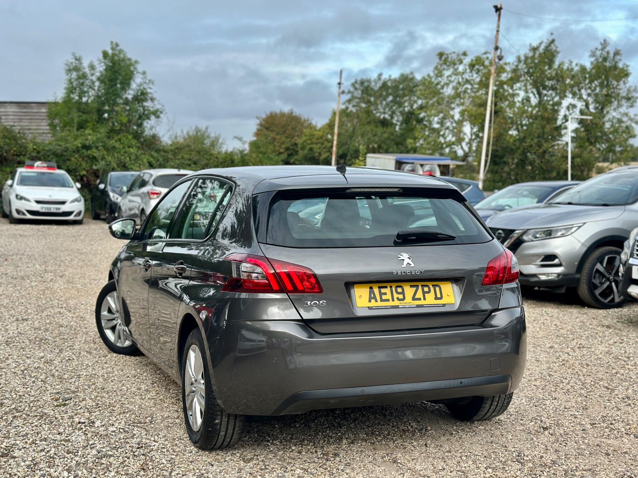 Peugeot 308 view 11