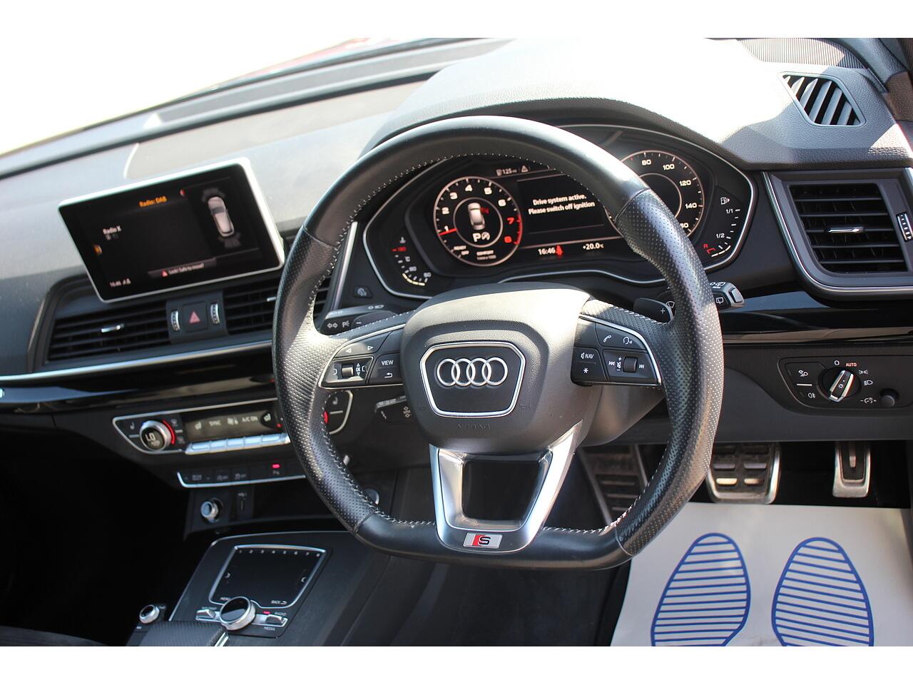 Audi Q5 view 13