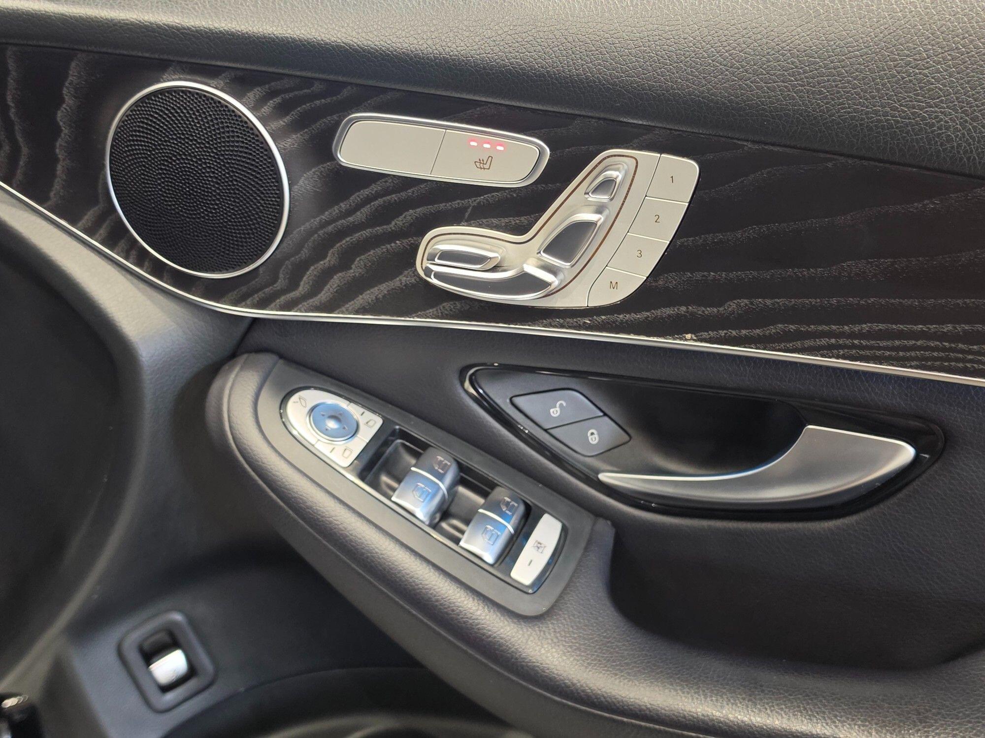 Mercedes-Benz GLC view 70
