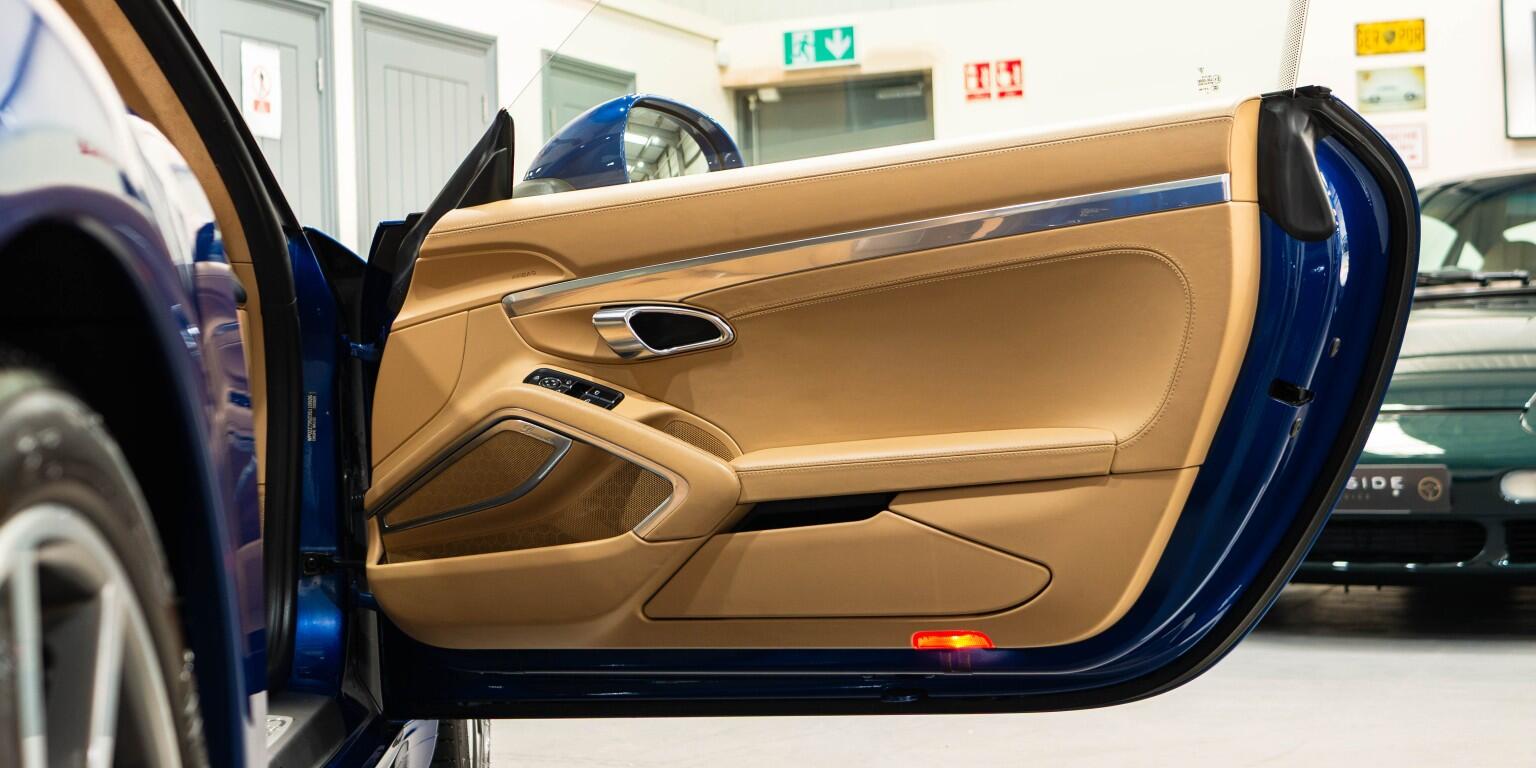 Porsche 911 view 26
