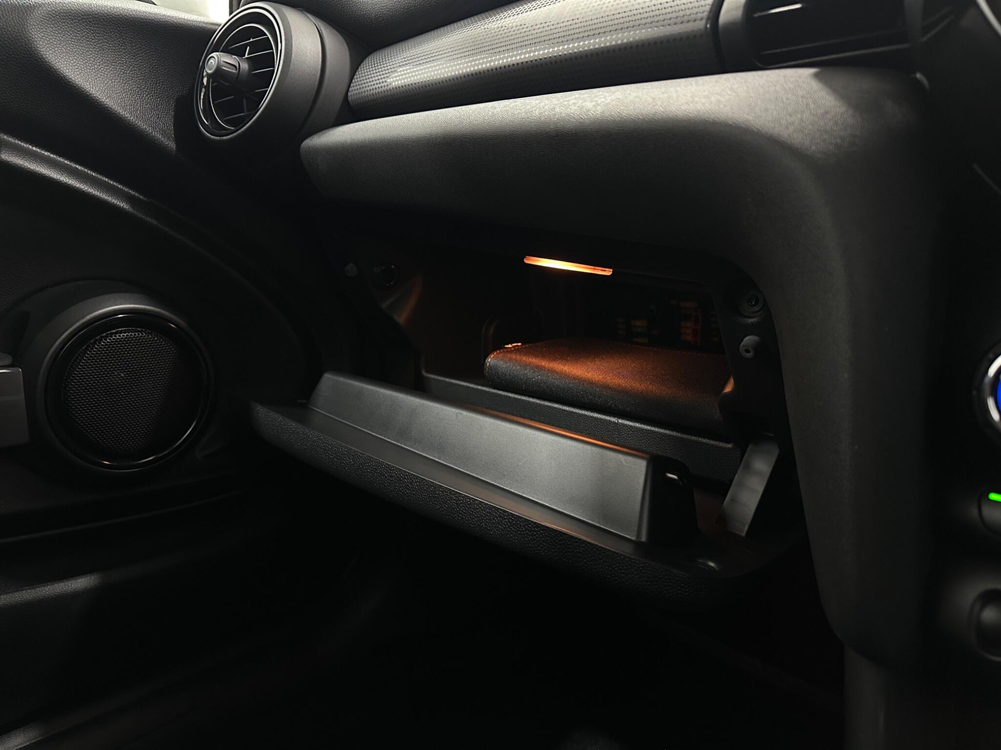 Mini Hatch view 26
