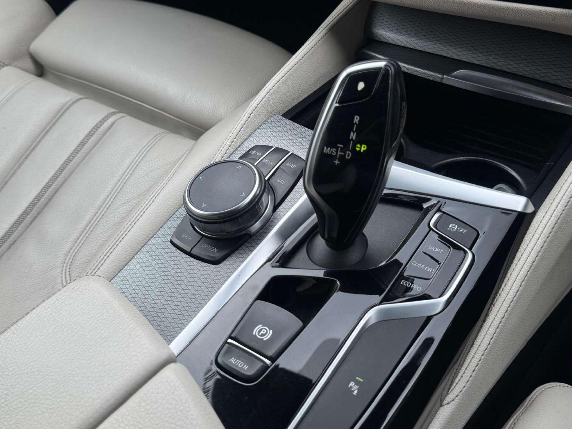 BMW 5 Series view 17