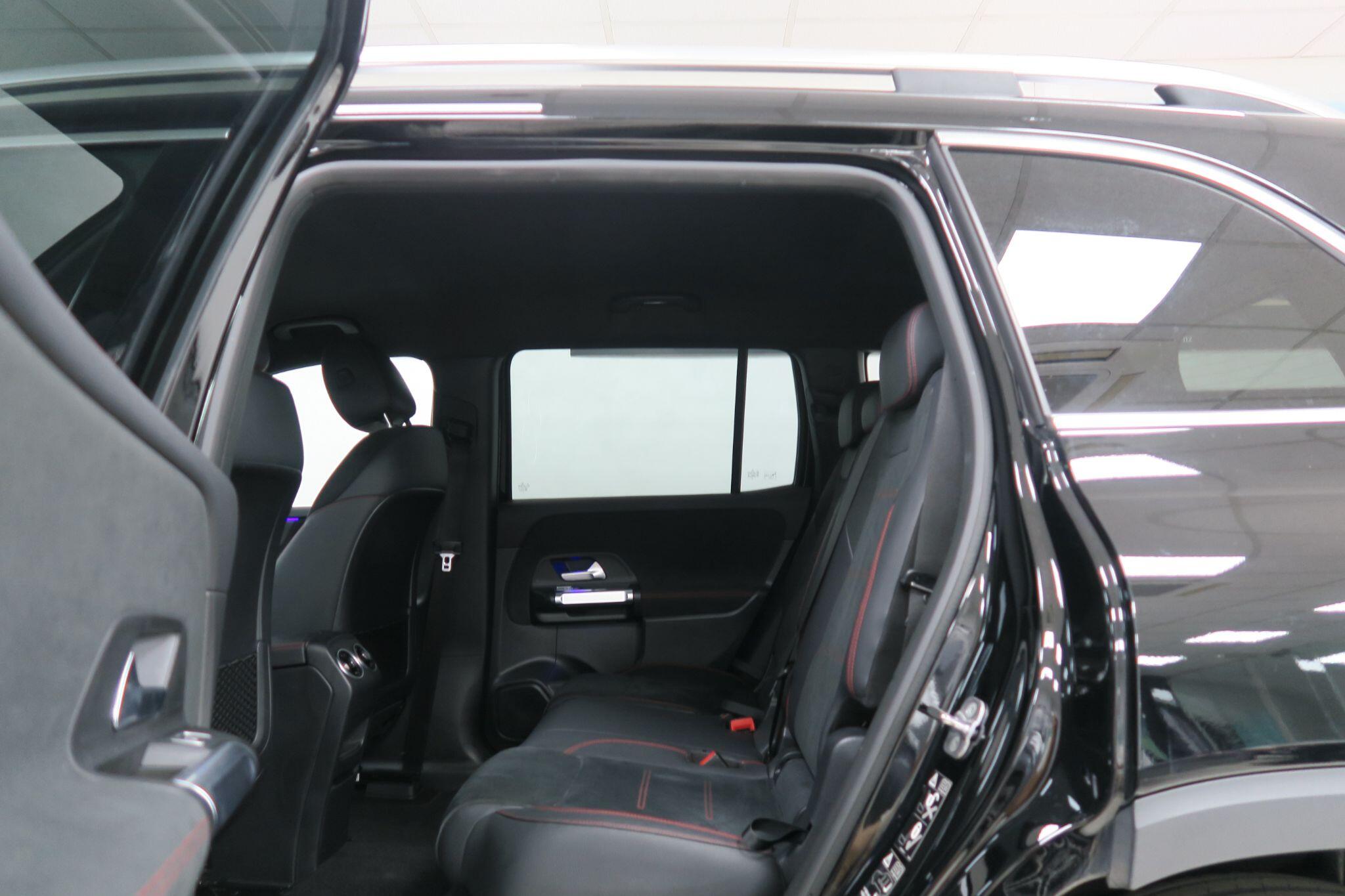 Mercedes-Benz 300 view 11