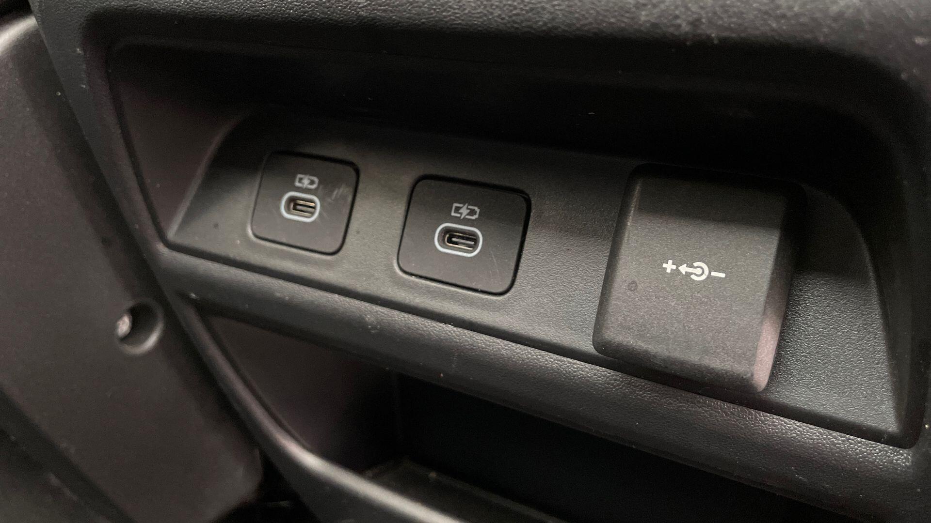 Land Rover Discovery Sport view 50